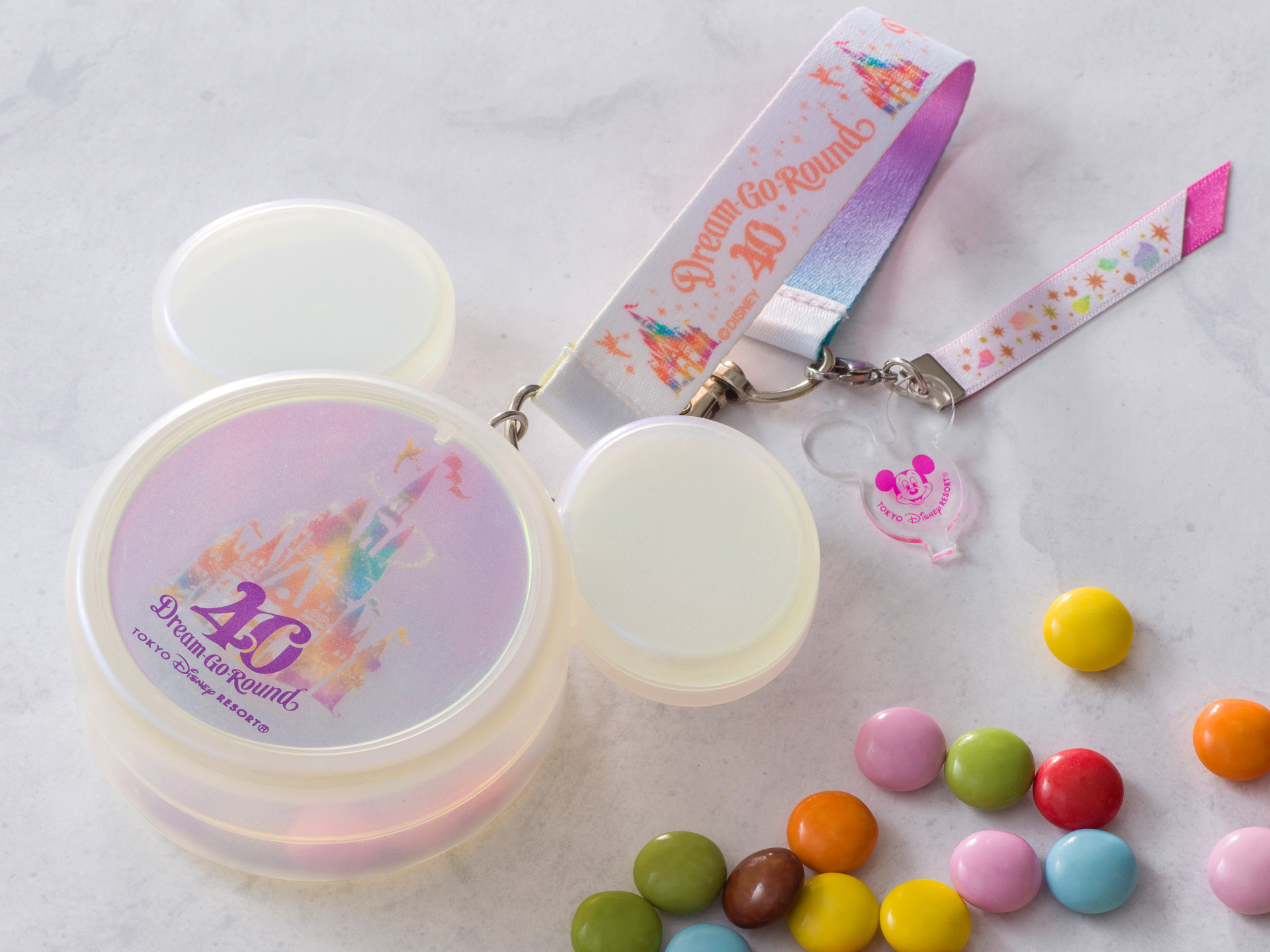 「カラフルチョコレート、ミニスナックケース付き」（1100円）