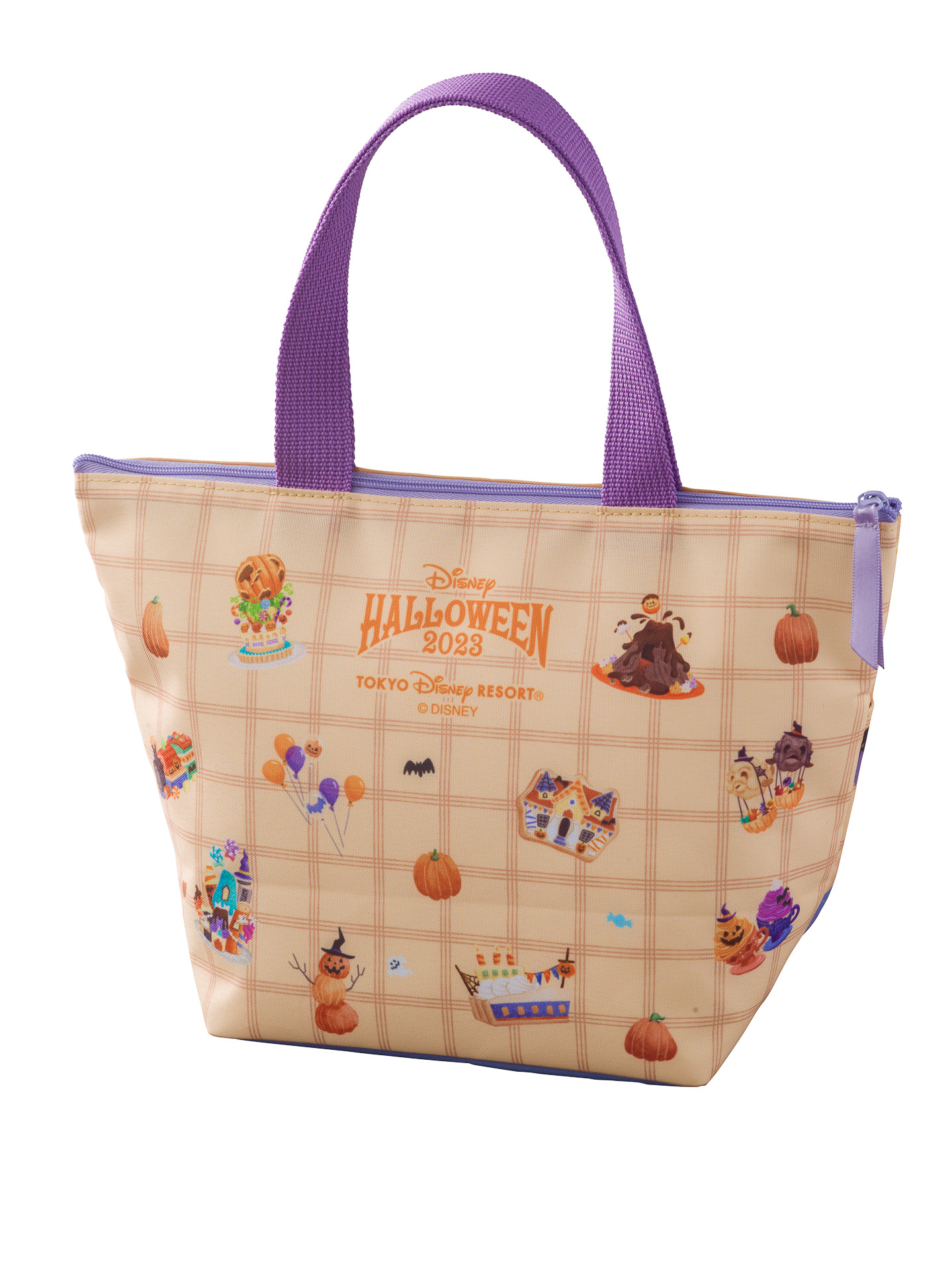 バッグはハロウィーン化したパークのアトラクションなどが描かれている