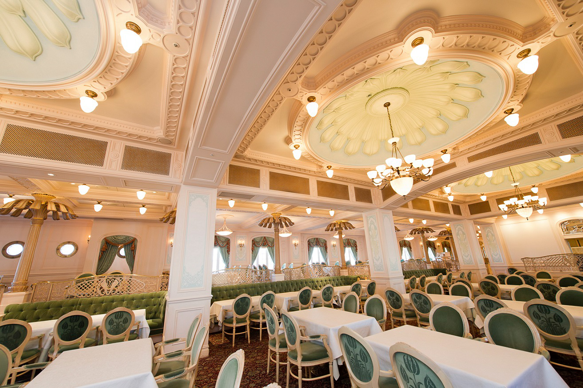 「S.S.コロンビア・ダイニングルーム」