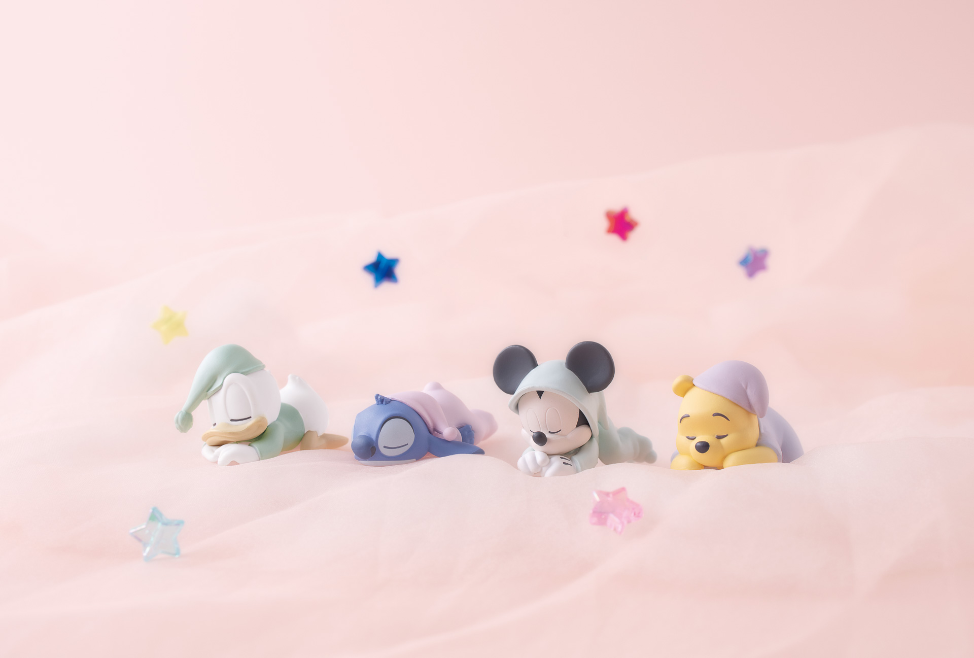 ウトウト姿×パステルカラーな「“ディズニーキャラクター”まだねむたい」（1回：400円）が登場
