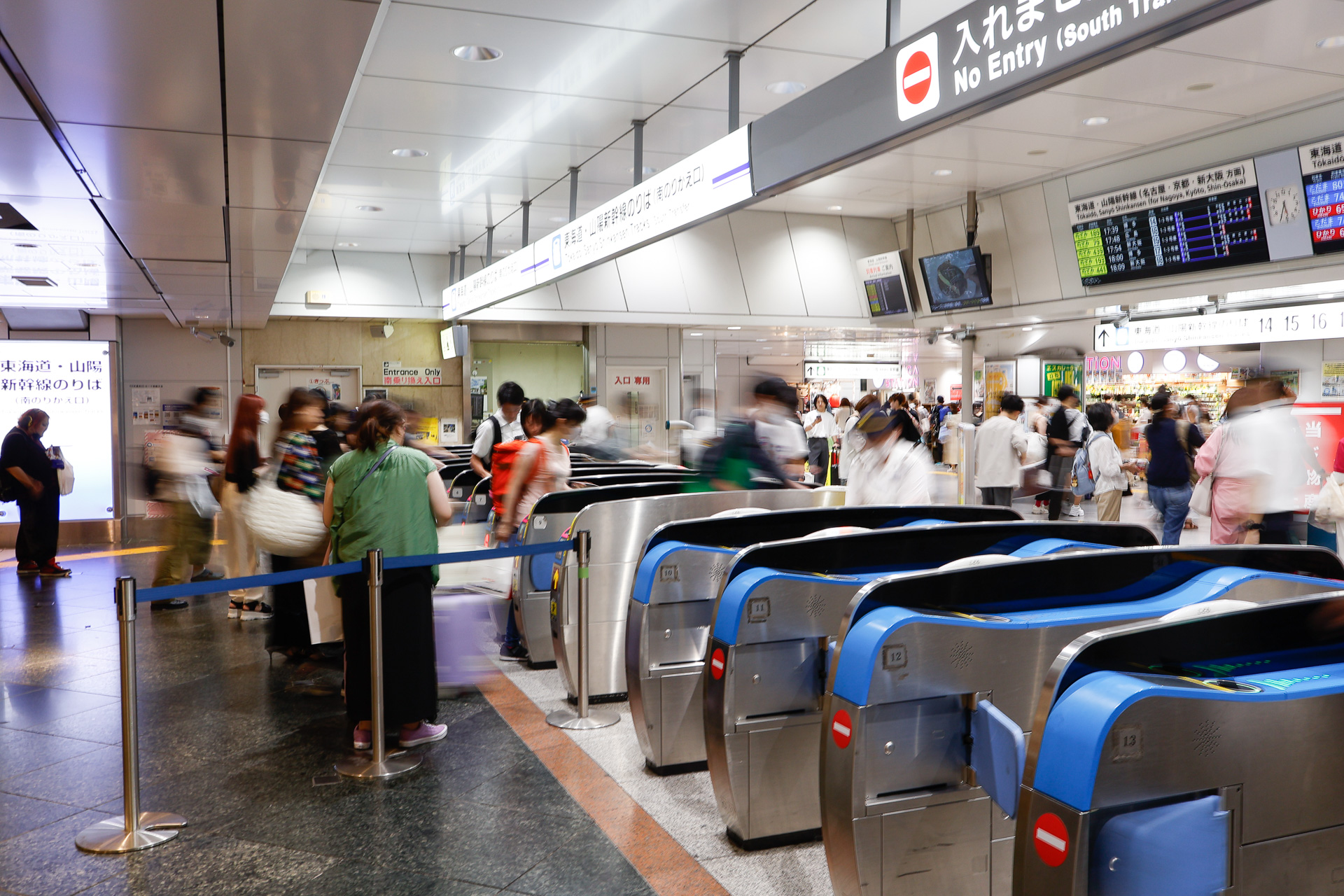ご存じ、東京駅の東海道新幹線・在来線乗り換え改札。通路数は多いが、それでも渋滞してしまうことがある