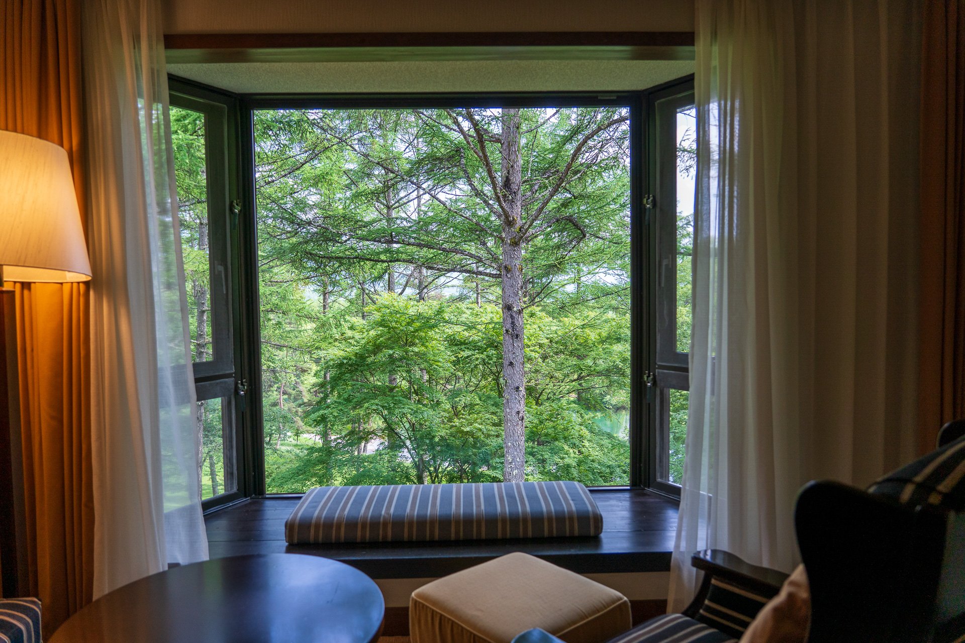 自然と調和した素敵なゲストルーム