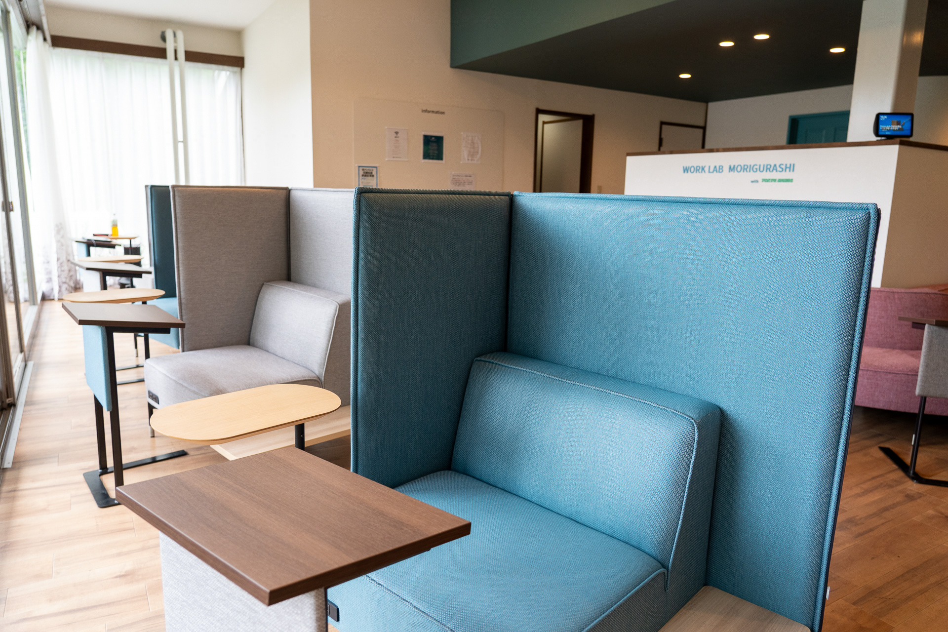 無料のフリースペースは室内18席、テラス5席