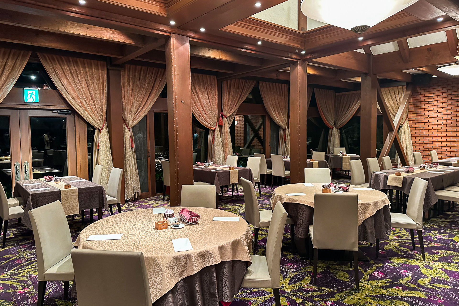 クラシックな雰囲気のなか美食を楽しめるレストラン「フレグラント」