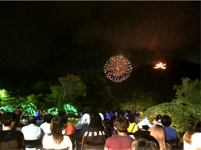 箱根強羅公園昨年の無料観覧席の様子