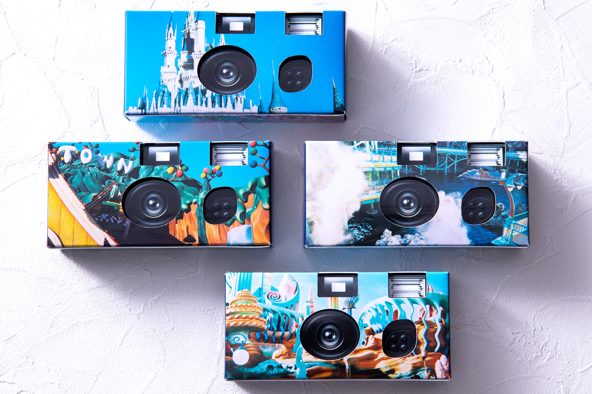 「レンズ付きフィルム用ケース」（各1100円）※カメラは別売り