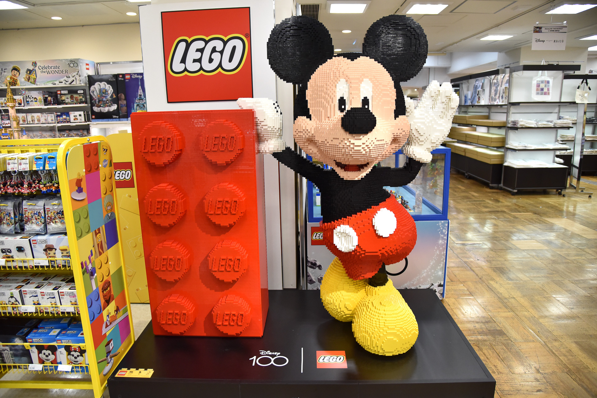 レゴで制作されたミッキーマウスのフォトスポットも登場