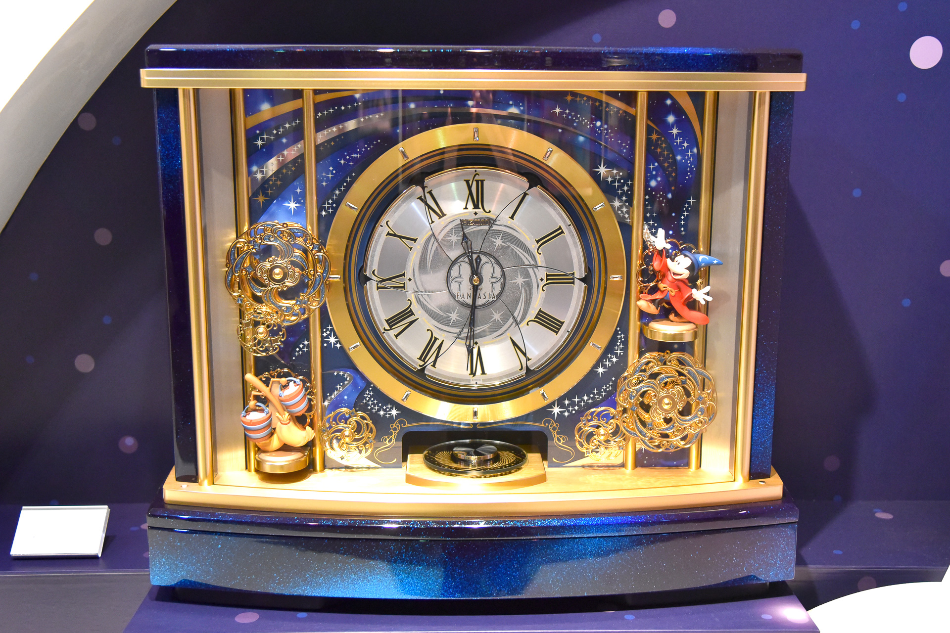 限定5台。受注生産となる高級カラクリ時計「SEIKO／Disney FANTASIA からくり置時計 Disney100 Edition  FS205L」（1100万円）