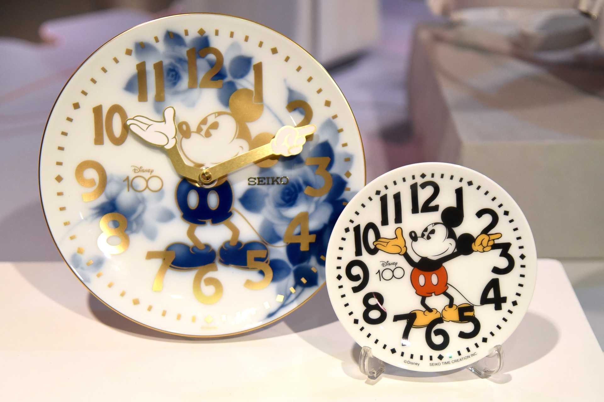 「SEIKO／Disney ＜ミッキーマウス＞皿時計 Disney100 Edition＜FS803W＞」（13万2000円）