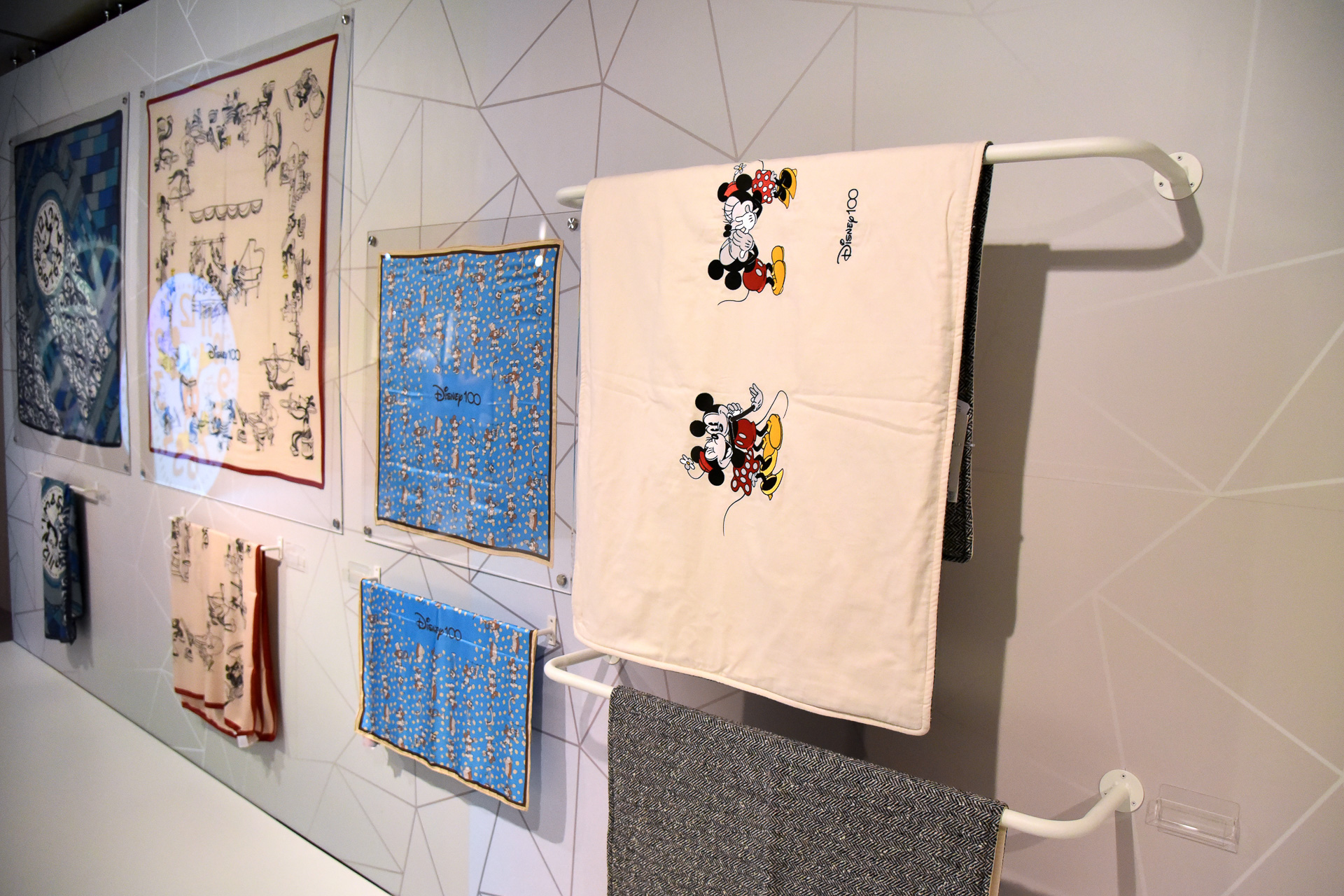 「Disney100／和光限定 Kapok Knot ブランケット」（5万5000円）