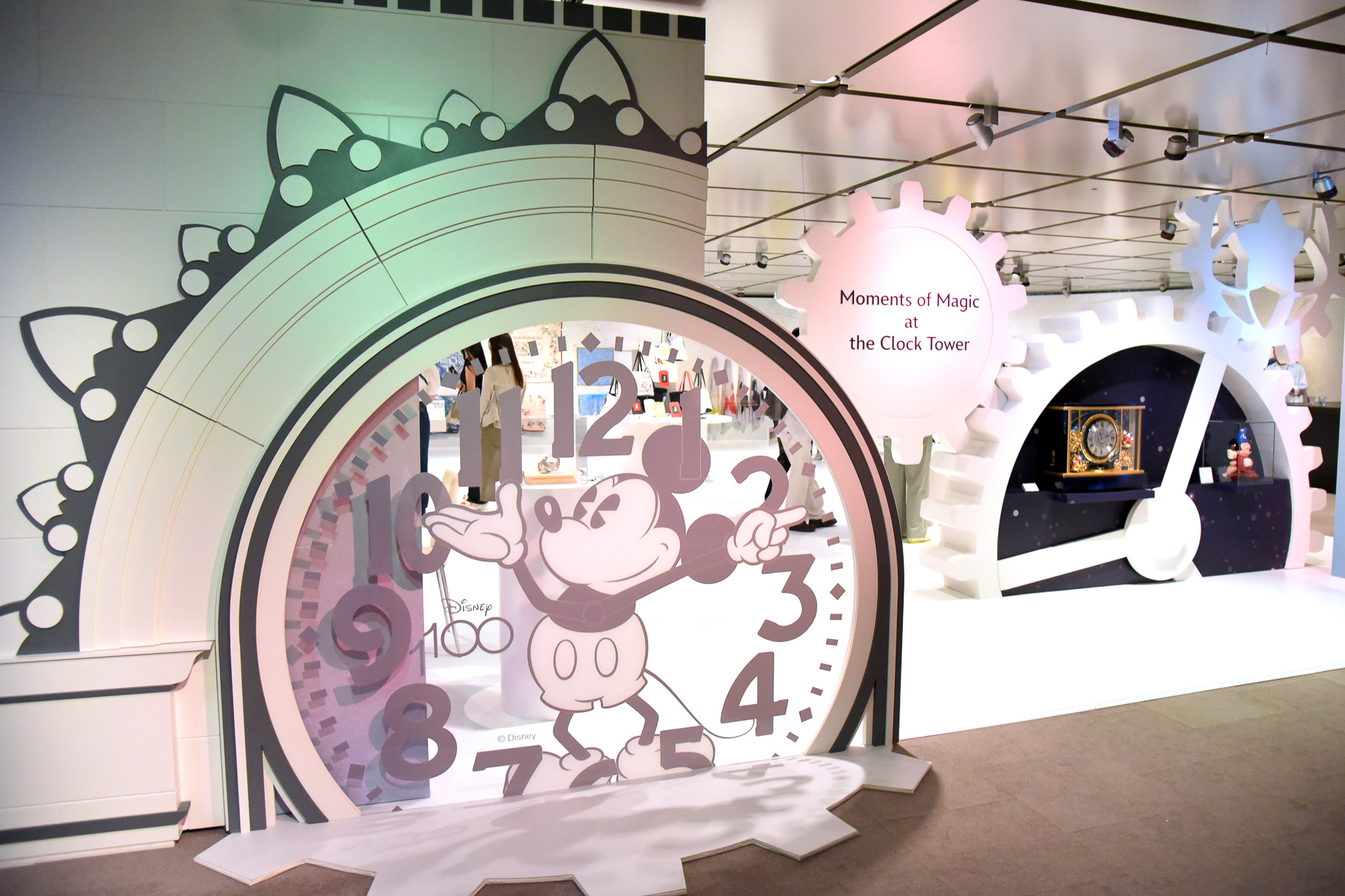 8月10日より始まる展示販売会「Moments of Magic at the Clock Tower」