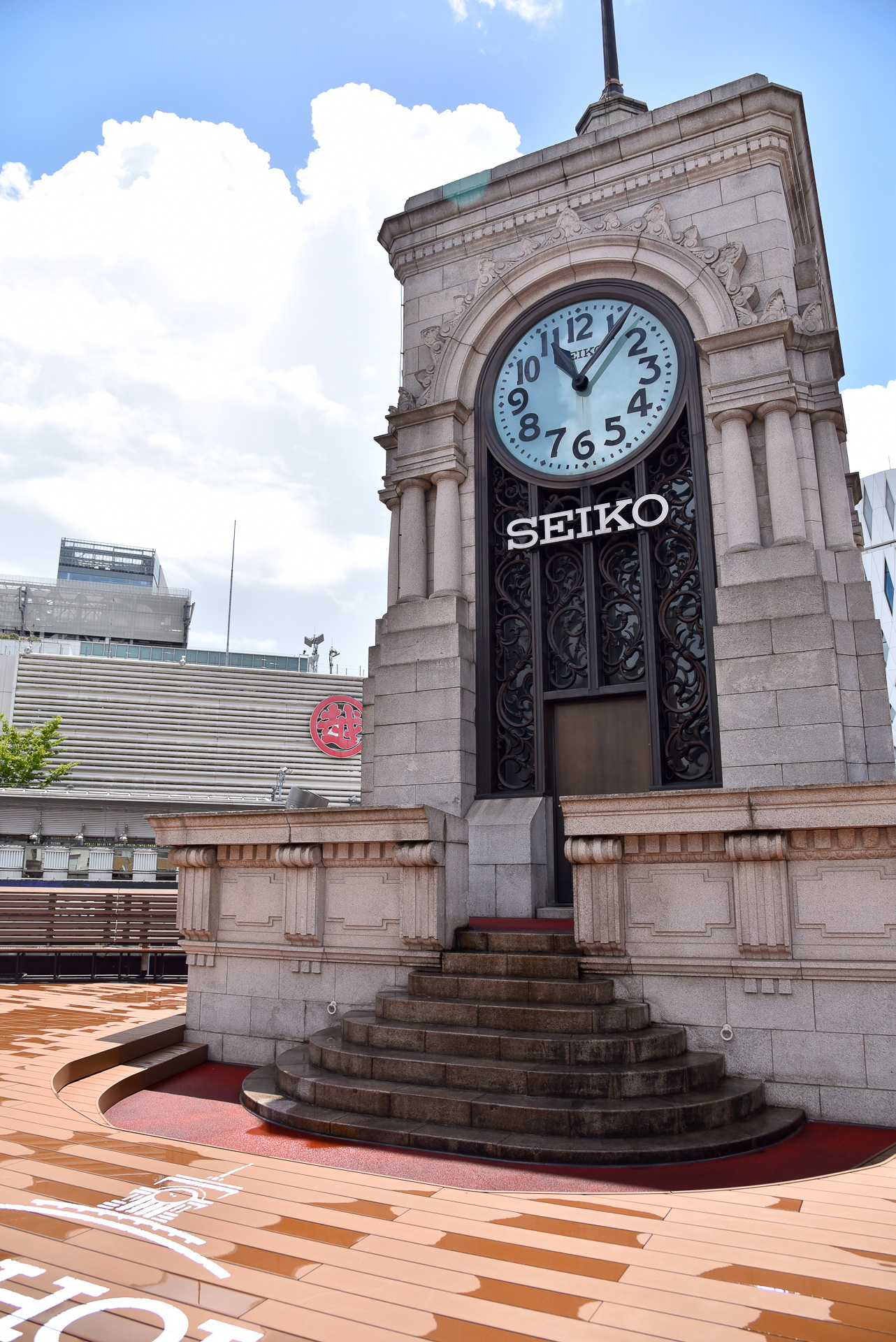 スペシャルなデザインが施される時計塔