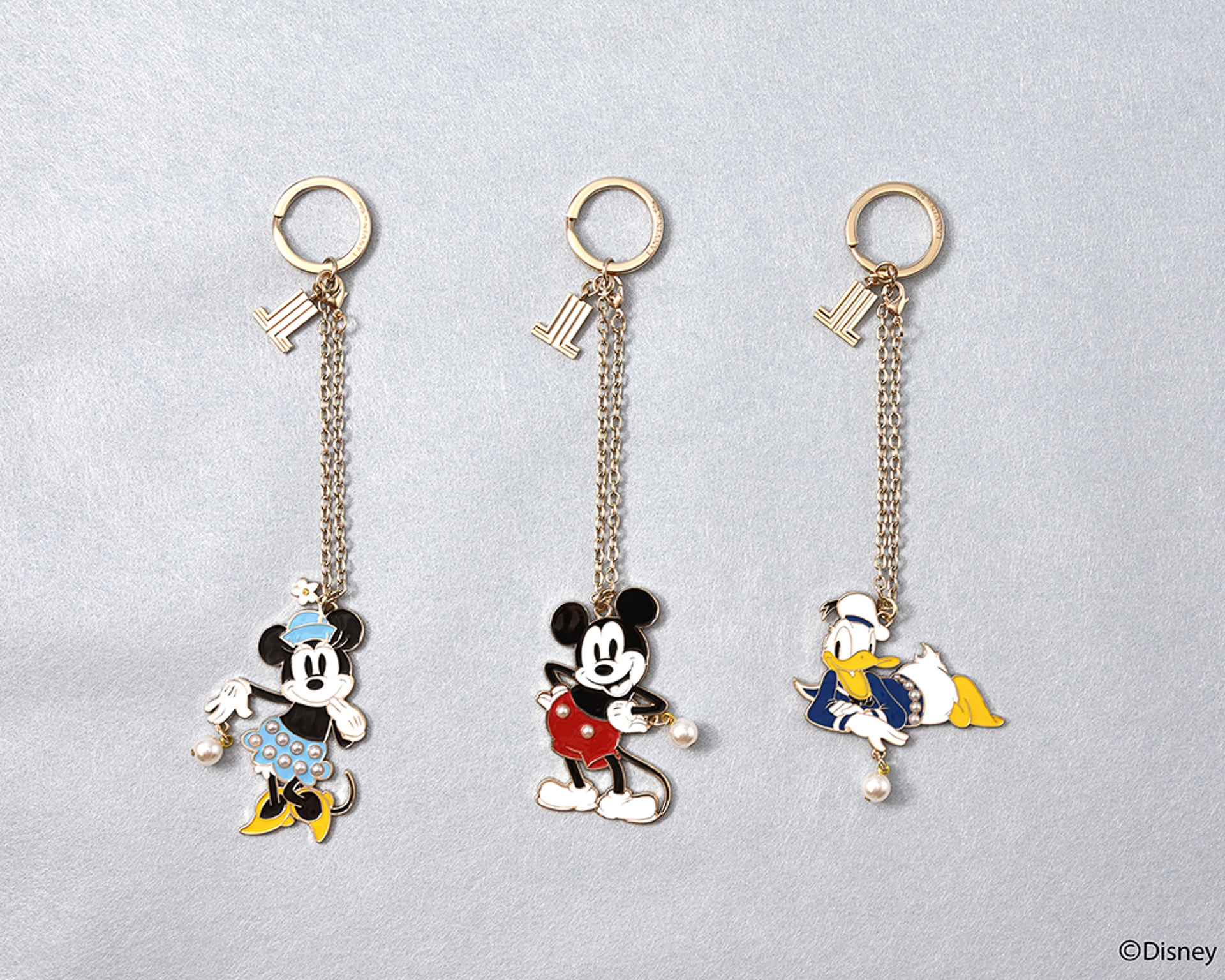 「チャーム」（各8250円）