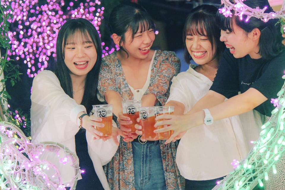 浅草花やしきで「ビアガーデン」開催中。世界のクラフトビール＆肉料理