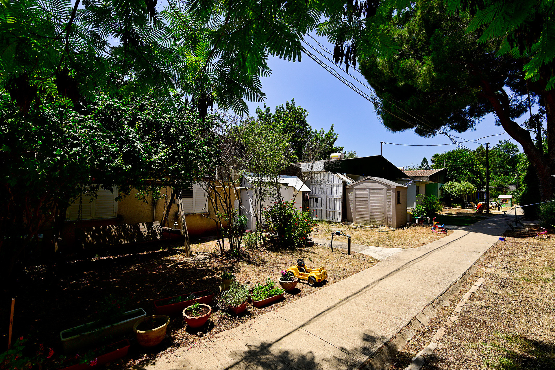 居住地域も自然に囲まれており100家族が穏やかな暮らしがを営なんでいる