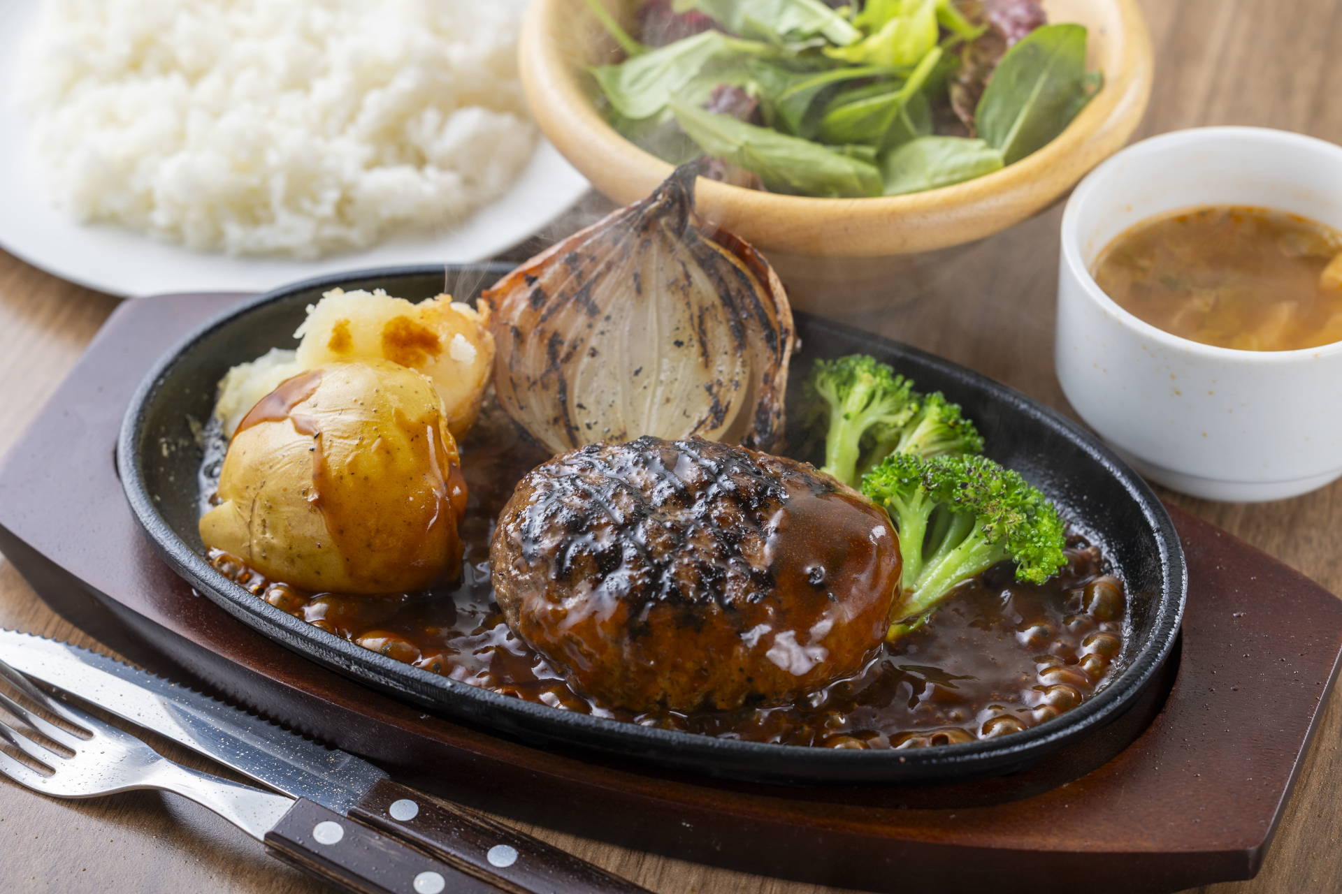 和牛グリルハンバーグ 150g（1078円）