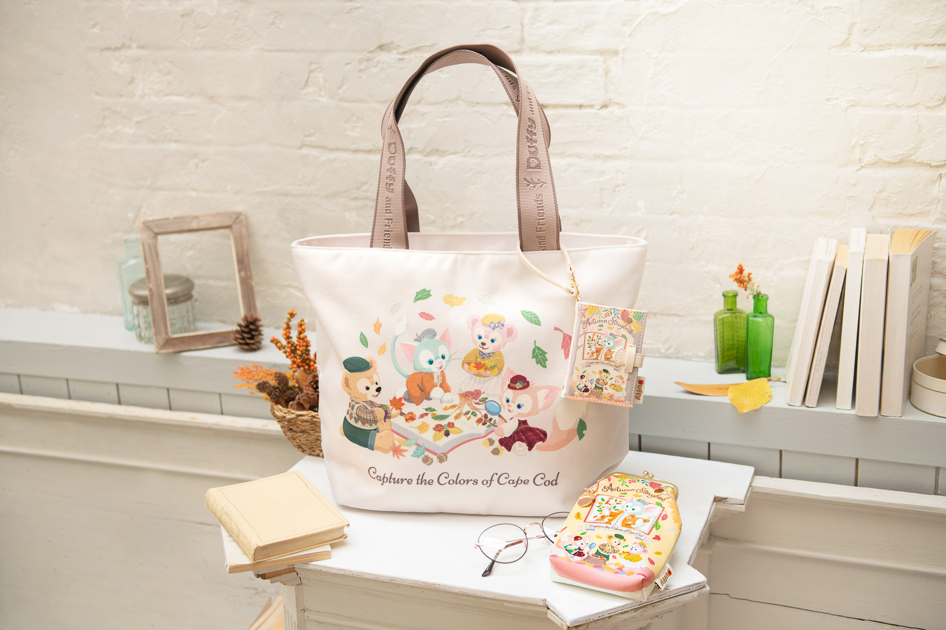 東京ディズニーシーではスペシャルプログラムに合わせてダッフィー＆フレンズのおでかけグッズが盛りだくさん