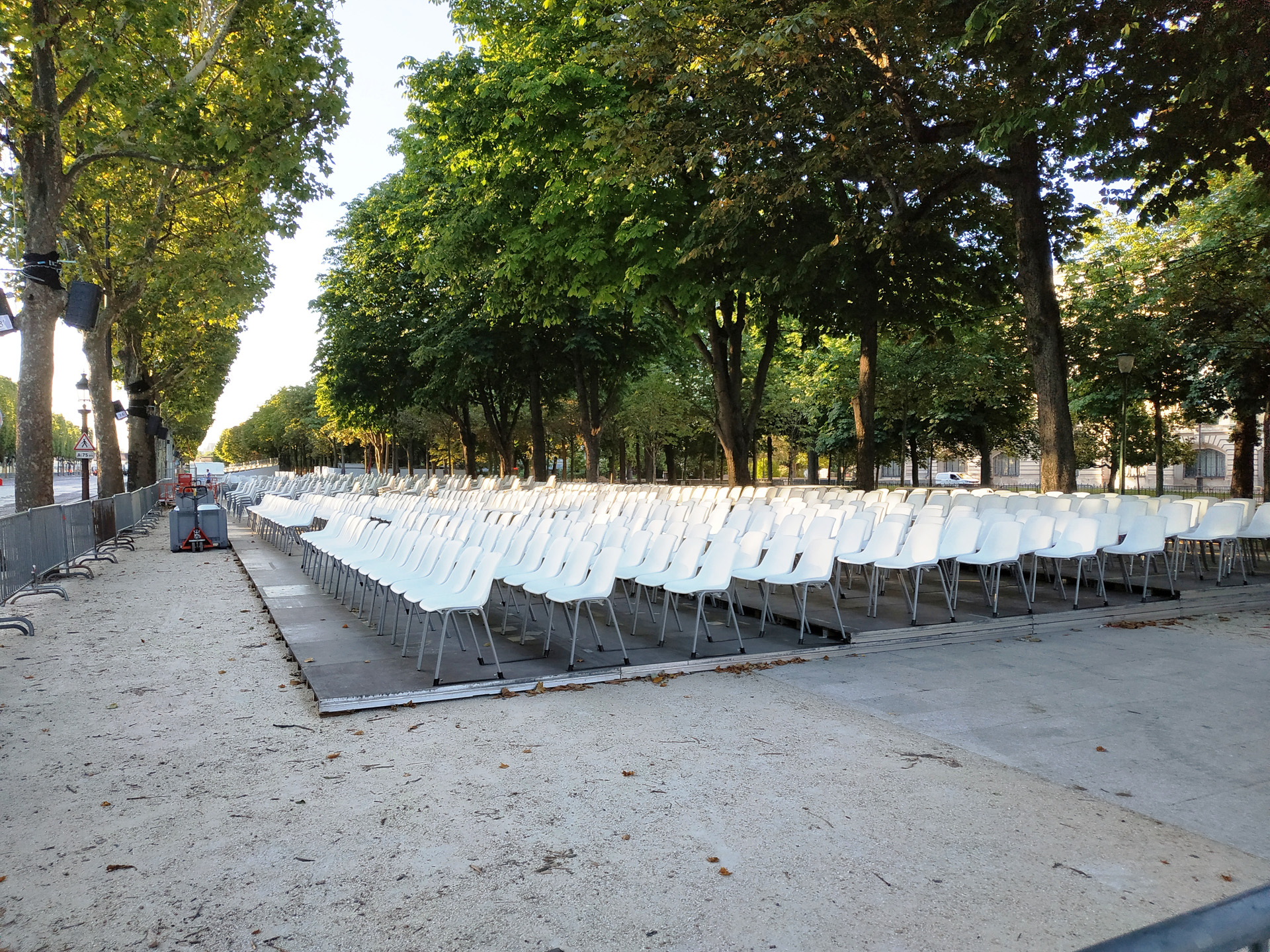 一般の招待客が座る観覧席