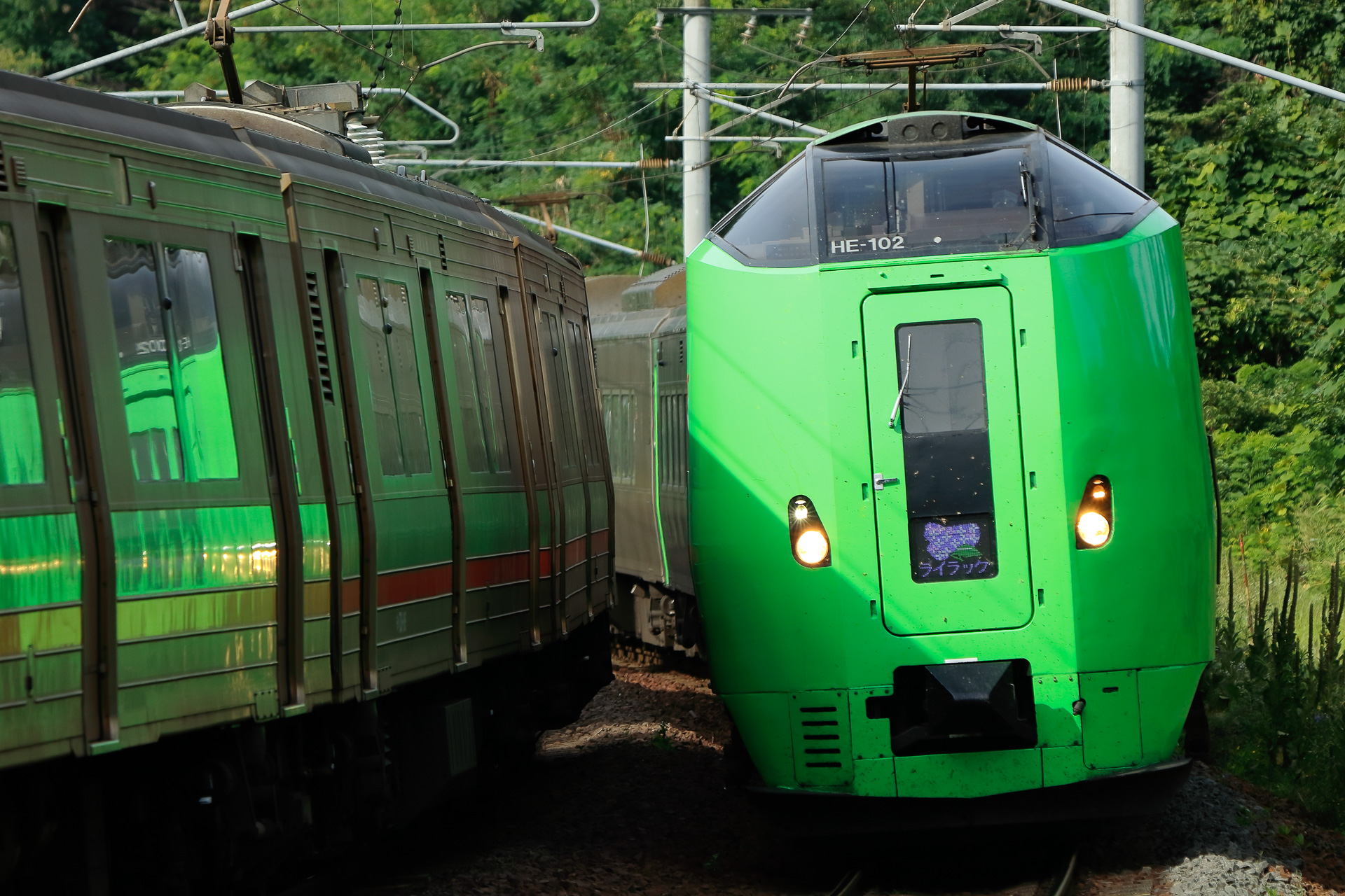 札幌～旭川間は、特急「ライラック」または「カムイ」が頻発している。所要1時間25分