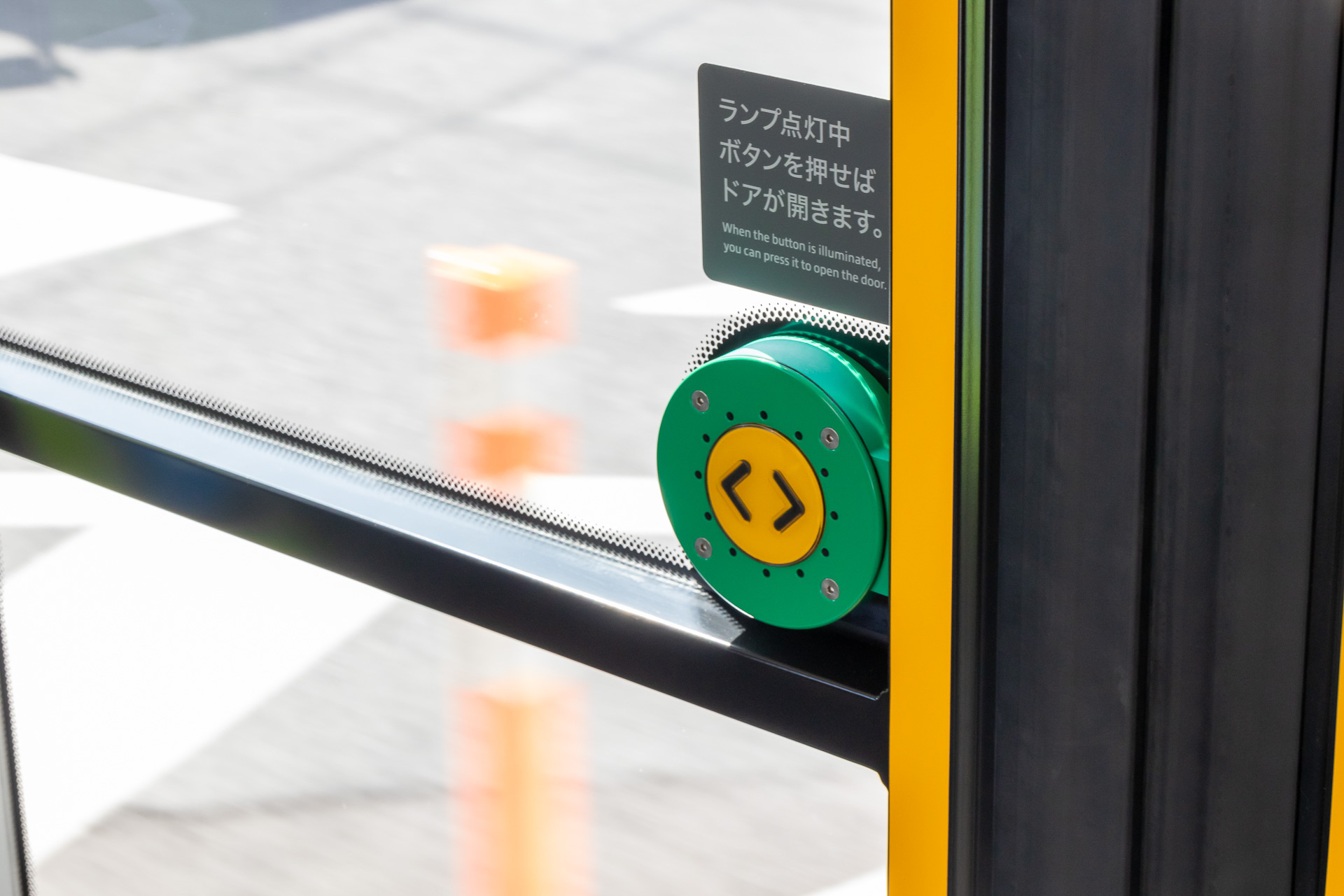 停車時は手動で開け閉めできるドア
