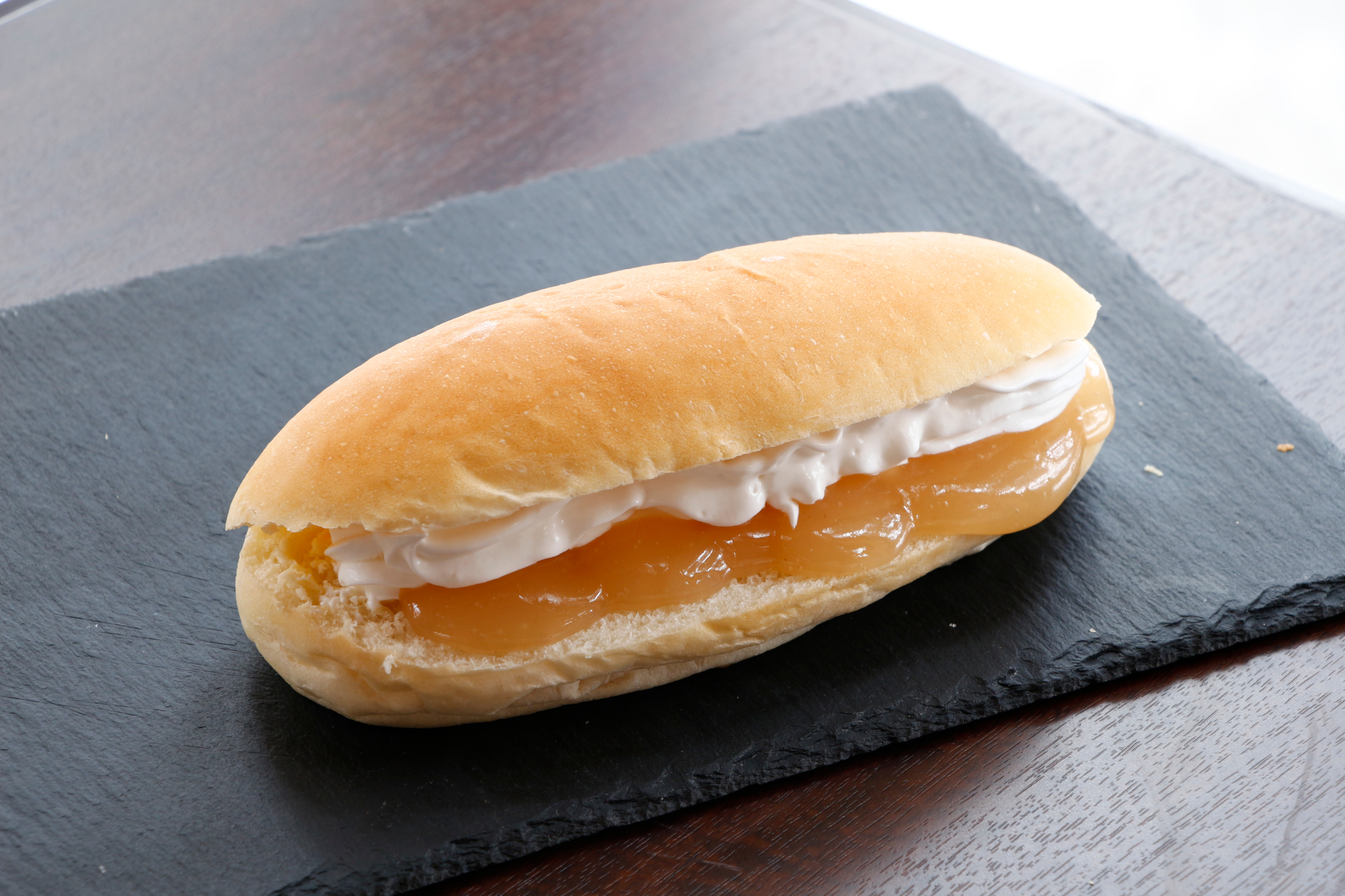 山梨県産桃バターや甲州ワインビーフのコロッケをサンドした全5種類のこっぺぱん