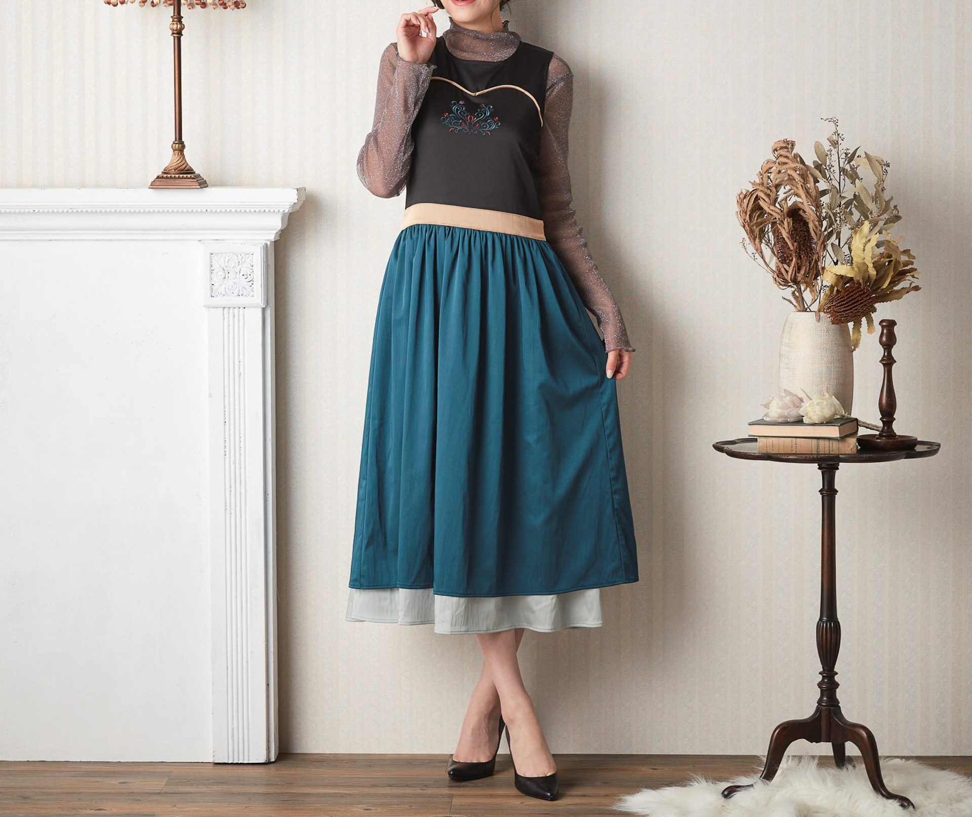 アナをイメージした「ドレスワンピース」（9990円）