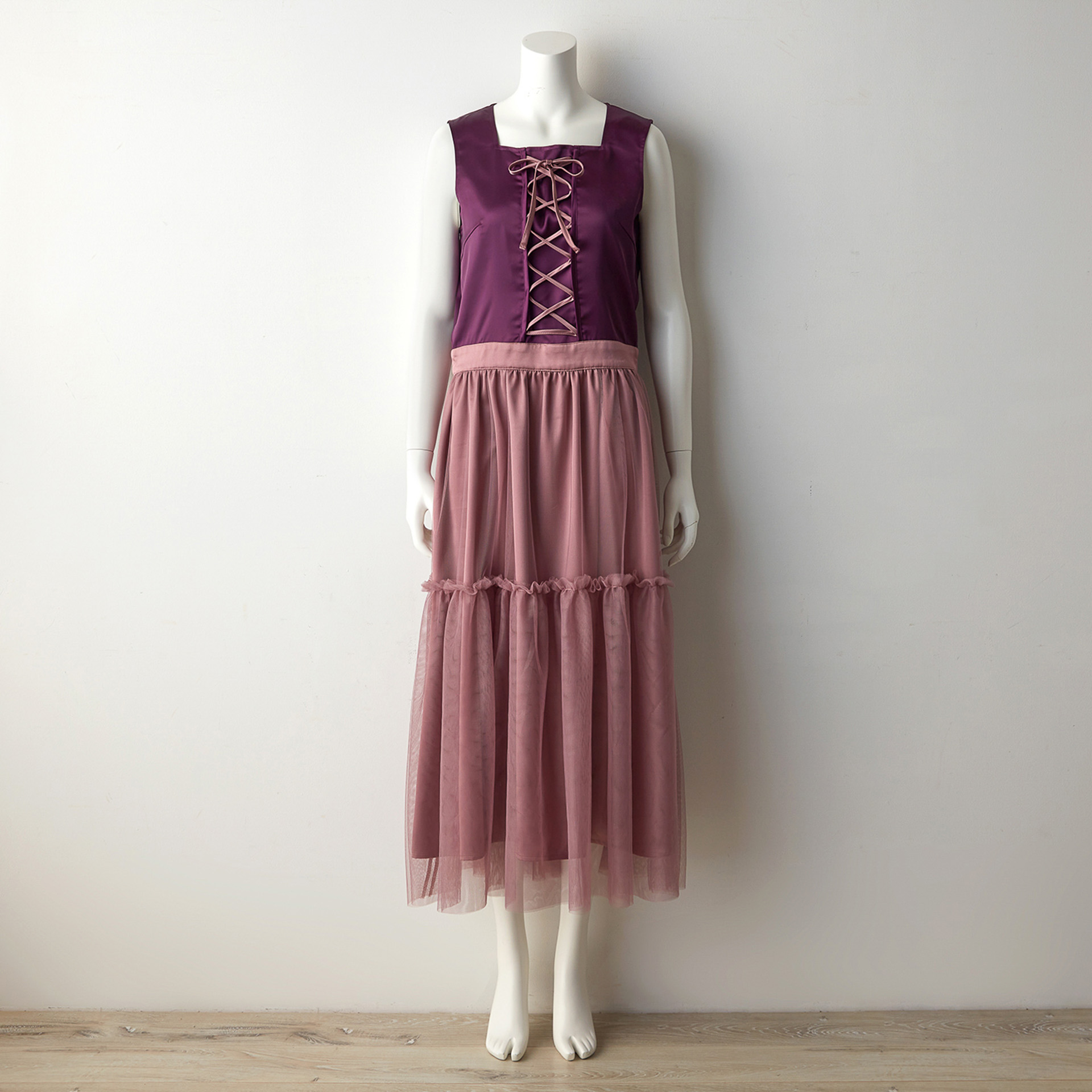 スカートのふんわりチュールがポイント