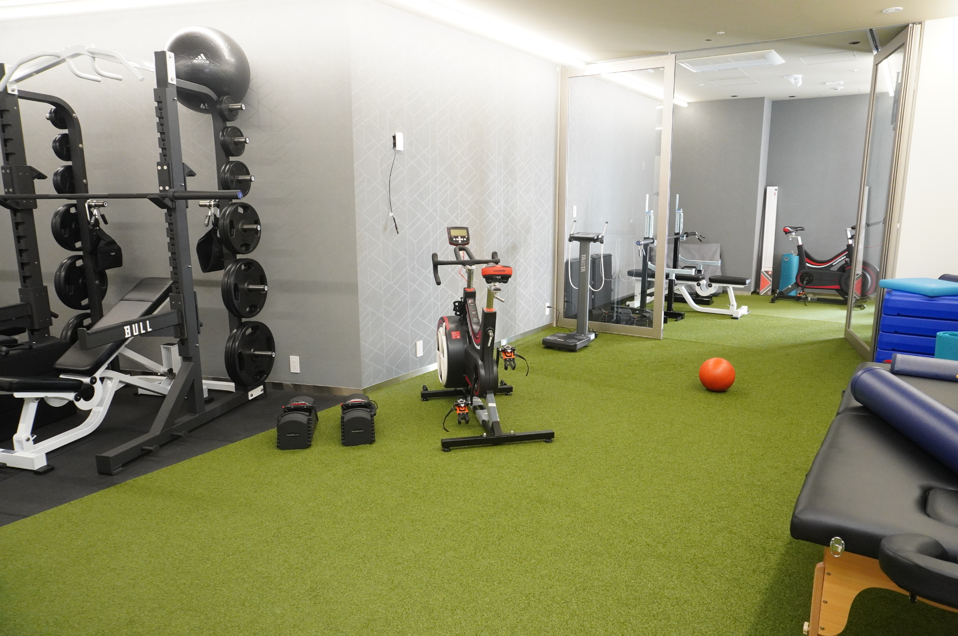 ジム・カフェ・歯医者を兼ねた「ANDELT」