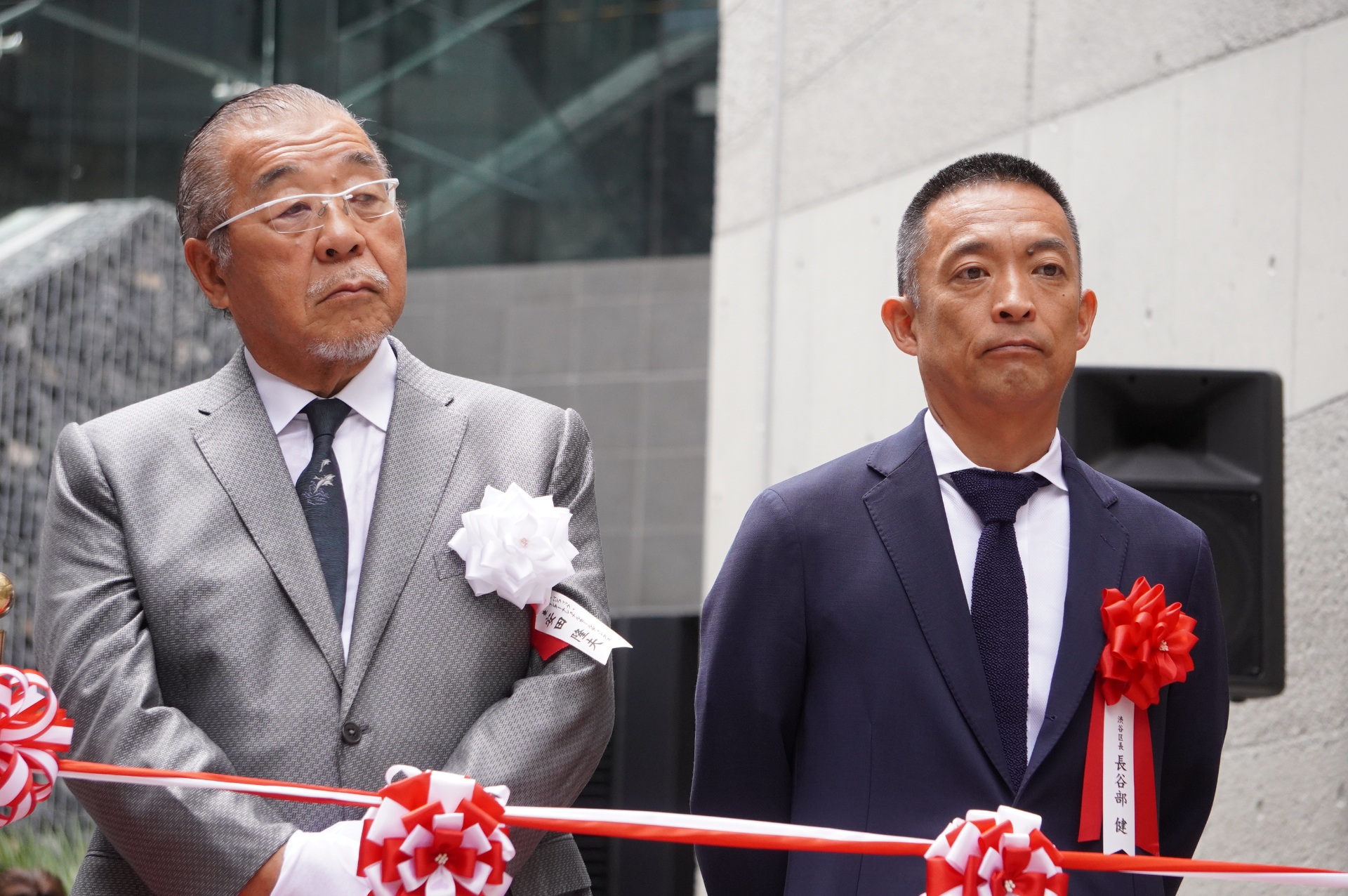 株式会社パン・パシフィック・インターナショナルホールディングス 創業会長 兼 最高顧問 安田隆夫氏（左）、渋谷区 区長 長谷川健氏（右）