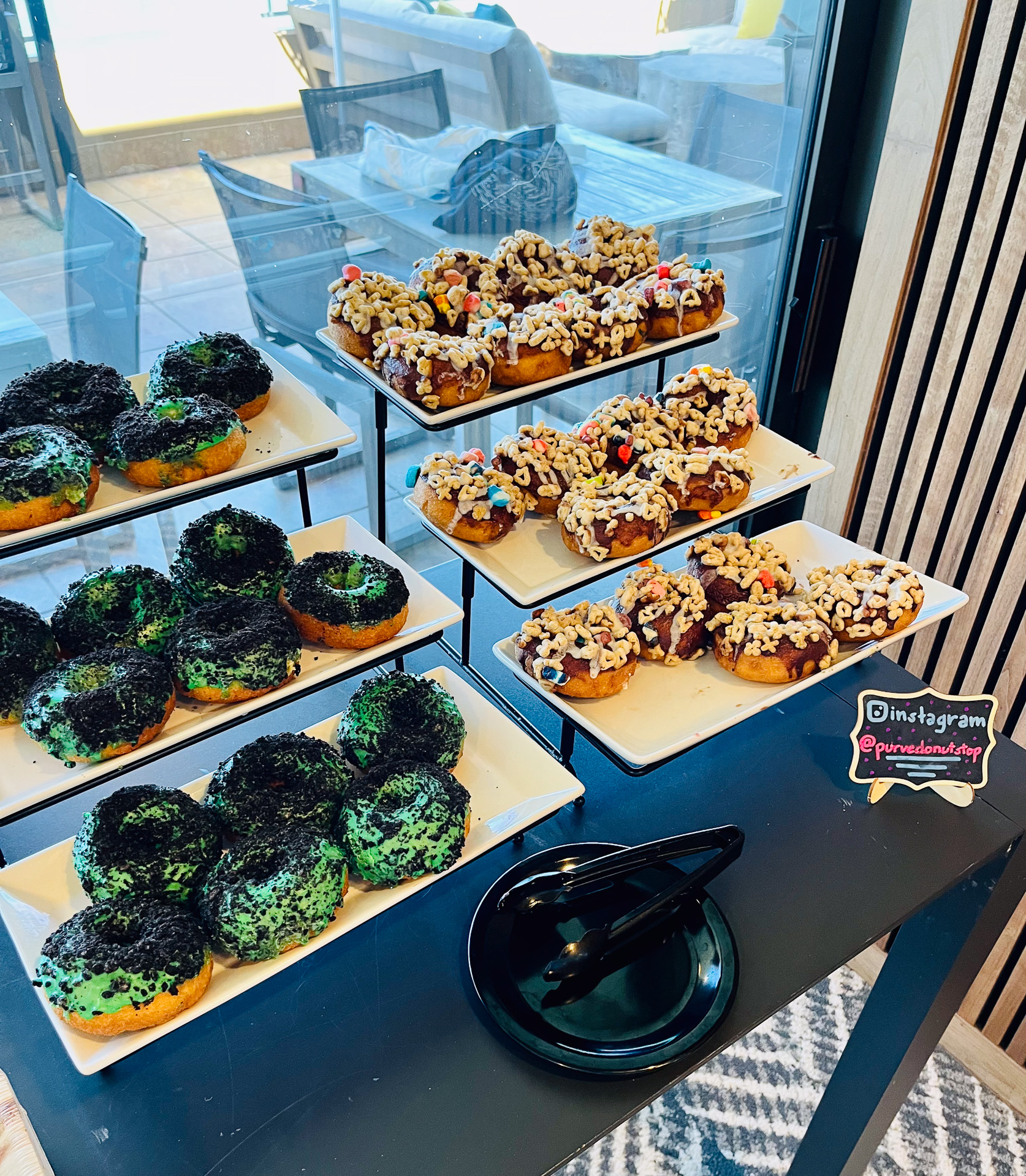 ロコに人気の「Purve Donut Stop」のドーナツも好きなだけどうぞ