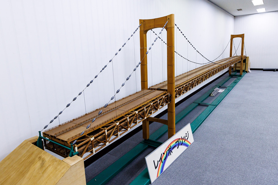 レインボーブリッジ開通30年、高倍率の主塔登頂ツアーに同行