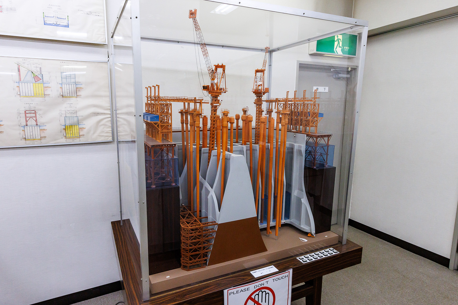 芝浦側アンカレイジのケーソン模型