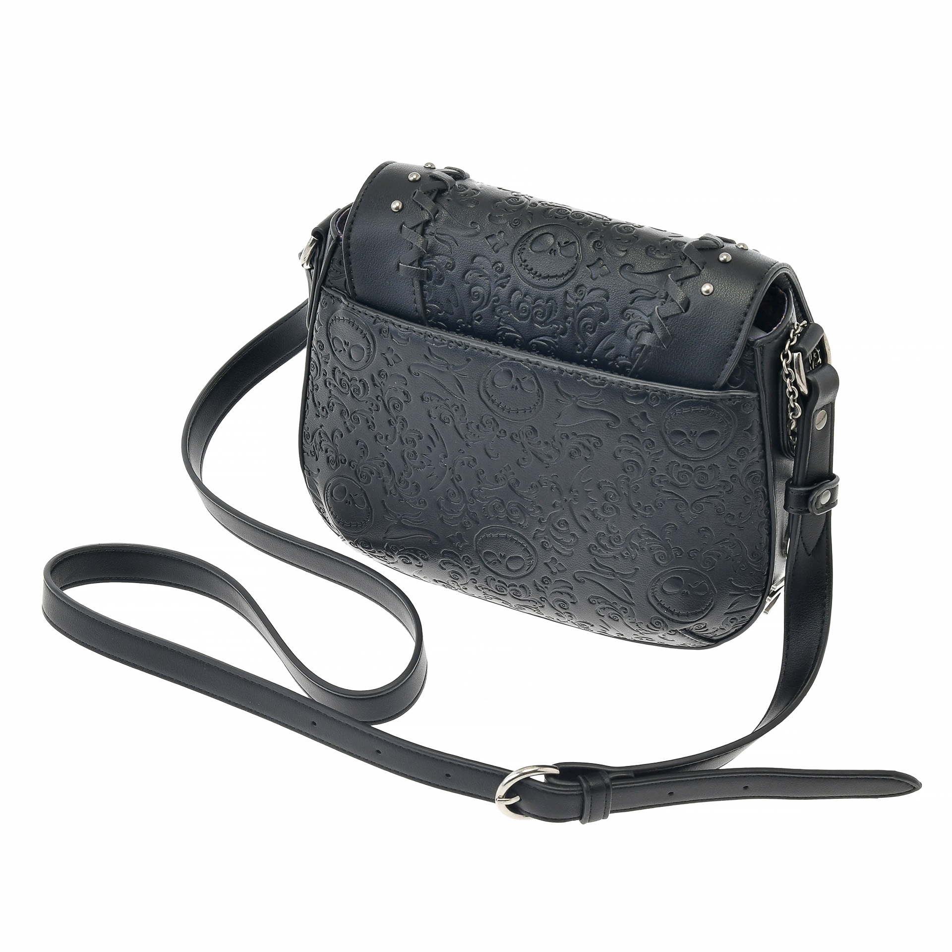 背面にはスマホなどを入れられるポケットを装備