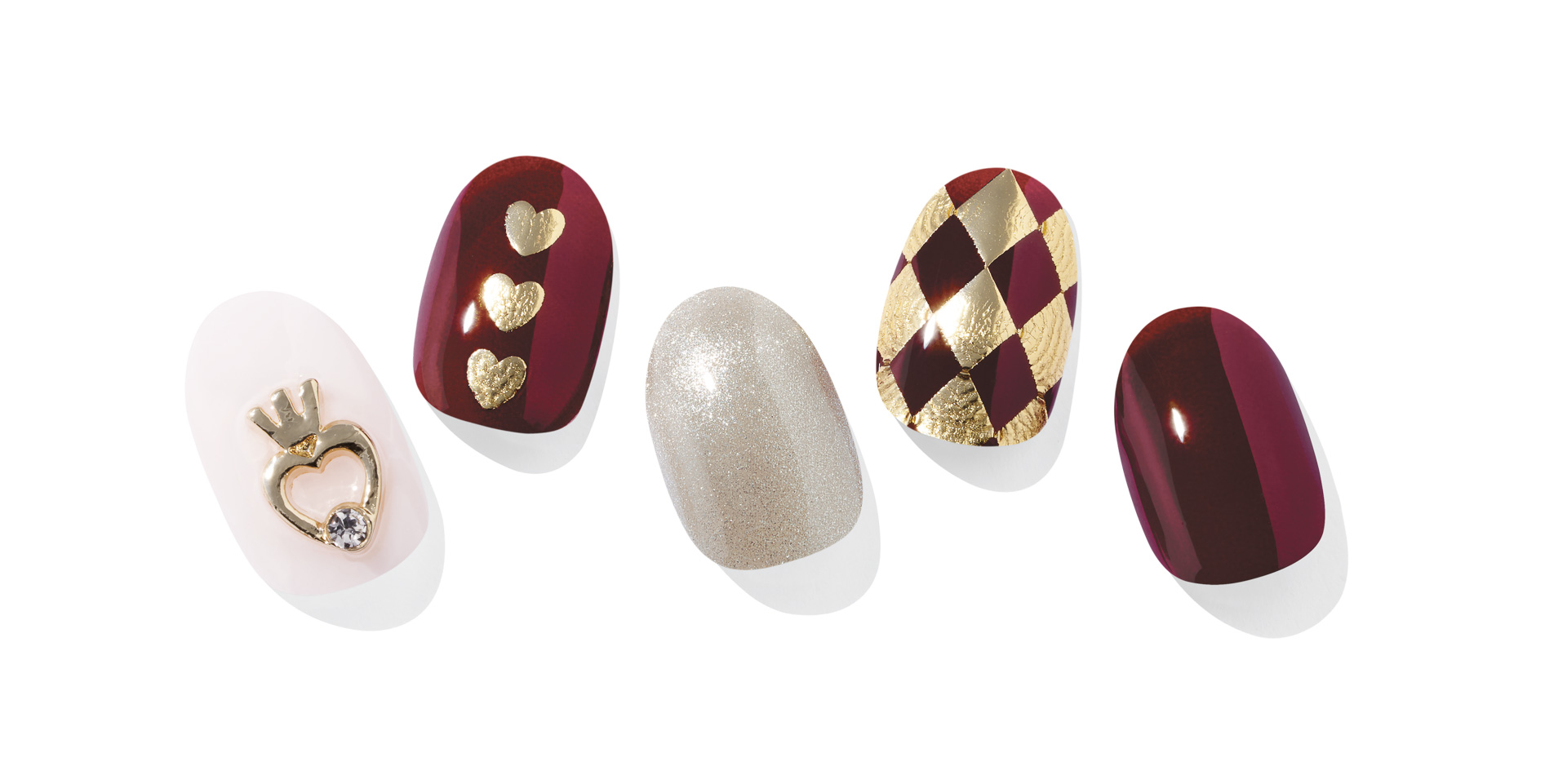 ハートにダイヤとトランプ兵も彷彿させる