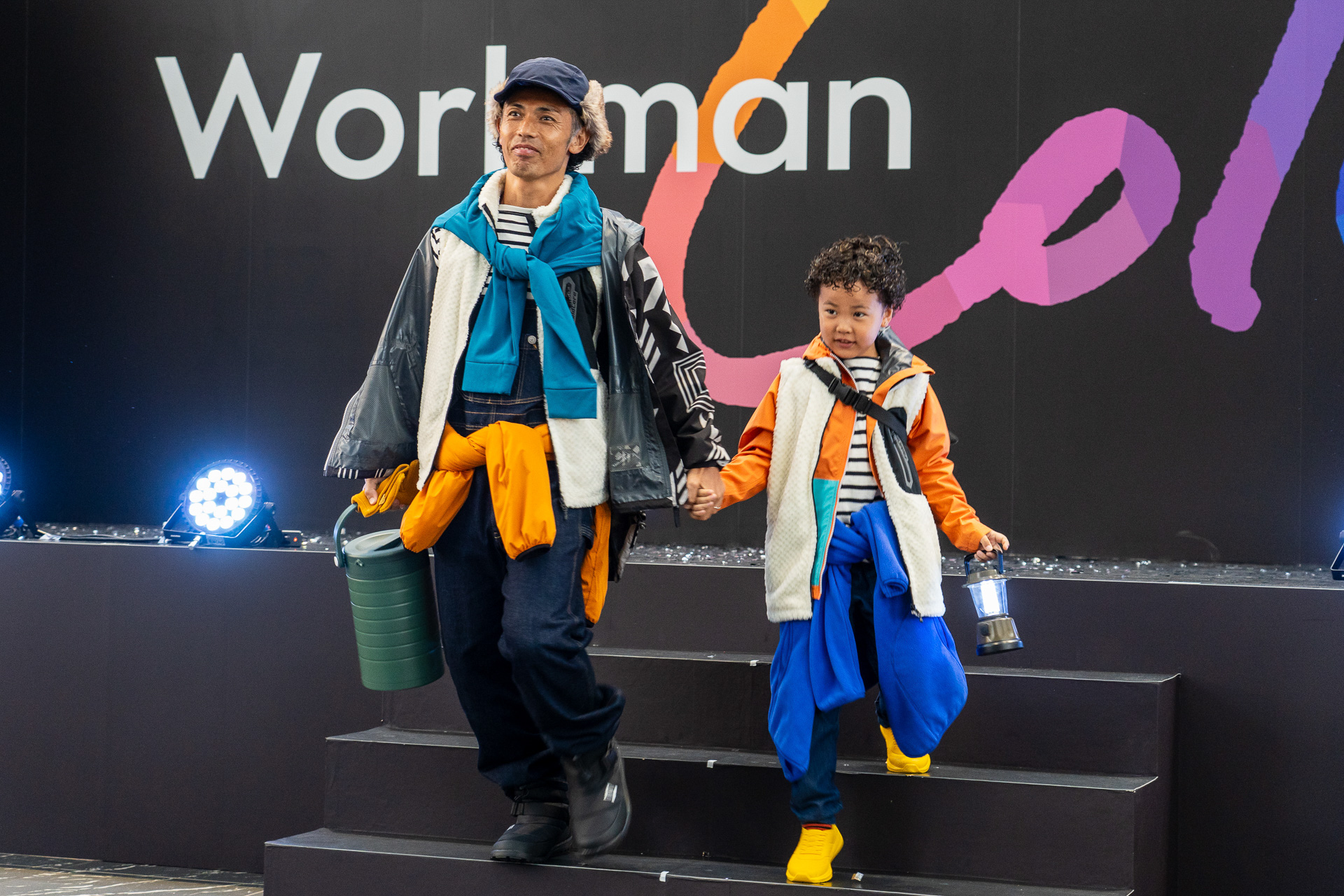 発表会でおなじみとなった新商品コーデのファッションショーとダンスパフォーマンス。モデルと学生ダンサーが参加した