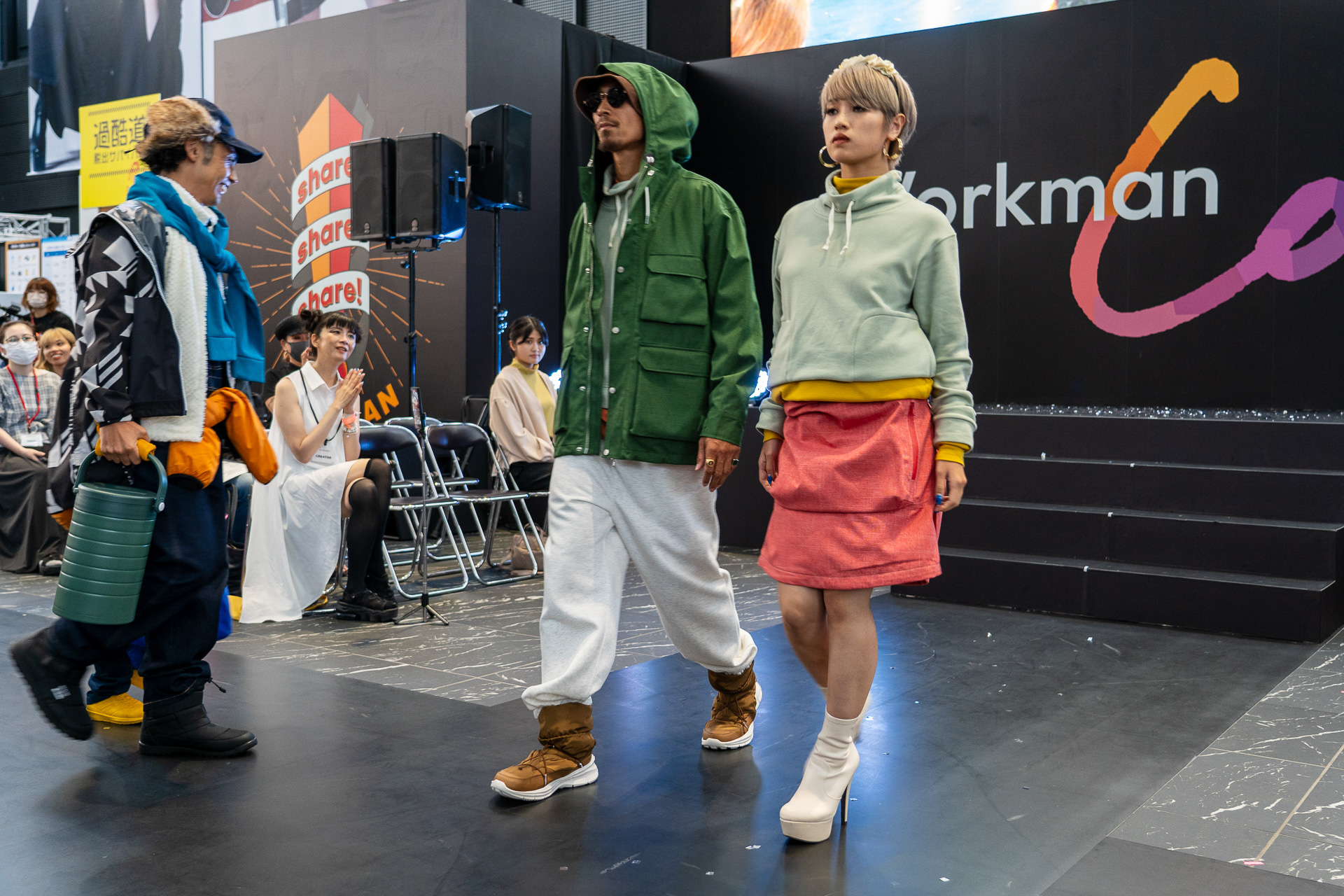 発表会でおなじみとなった新商品コーデのファッションショーとダンスパフォーマンス。モデルと学生ダンサーが参加した