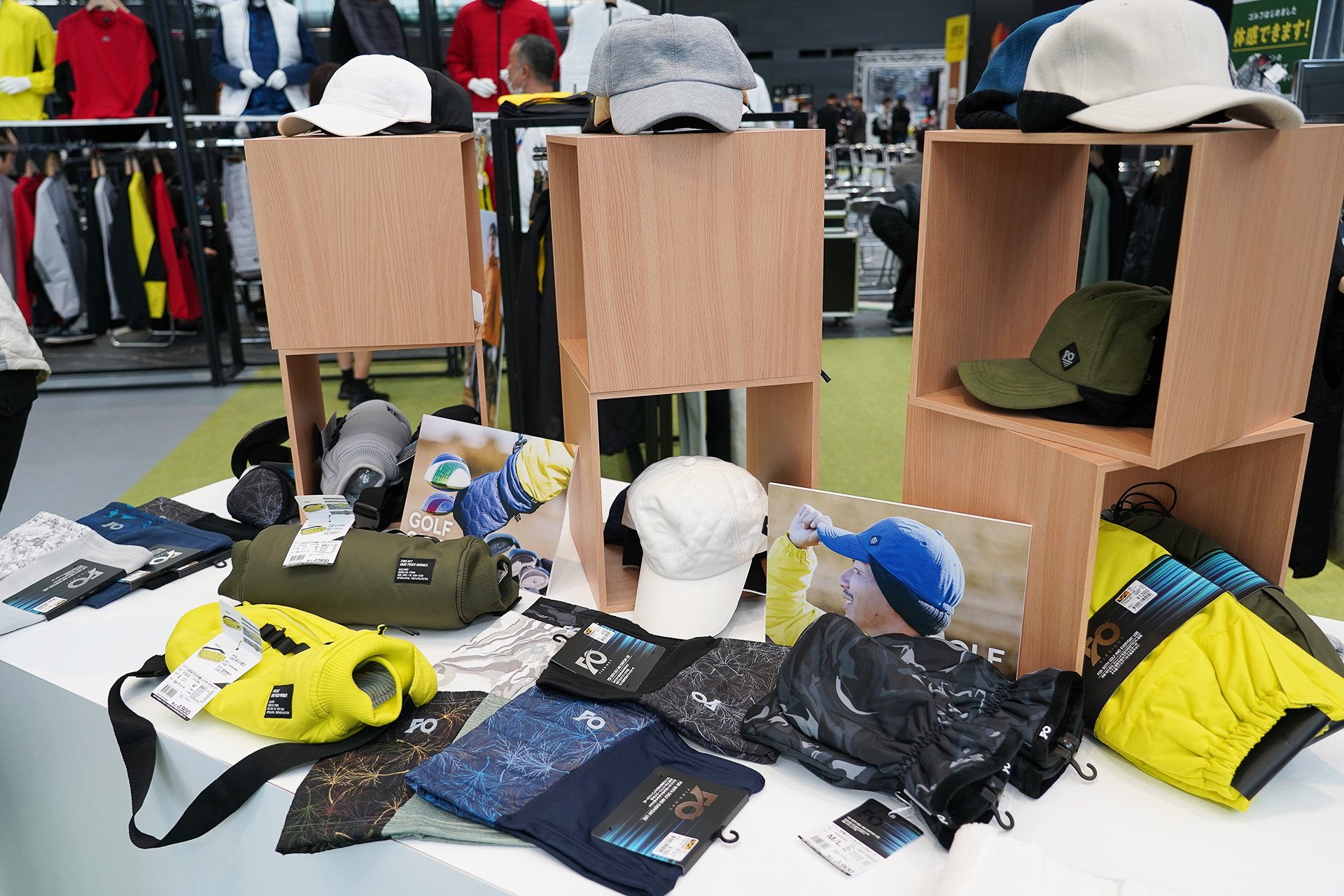 キャップやイヤーマフラー、防風フリースミトングローブなど小物も充実のワークマンのゴルフウェア