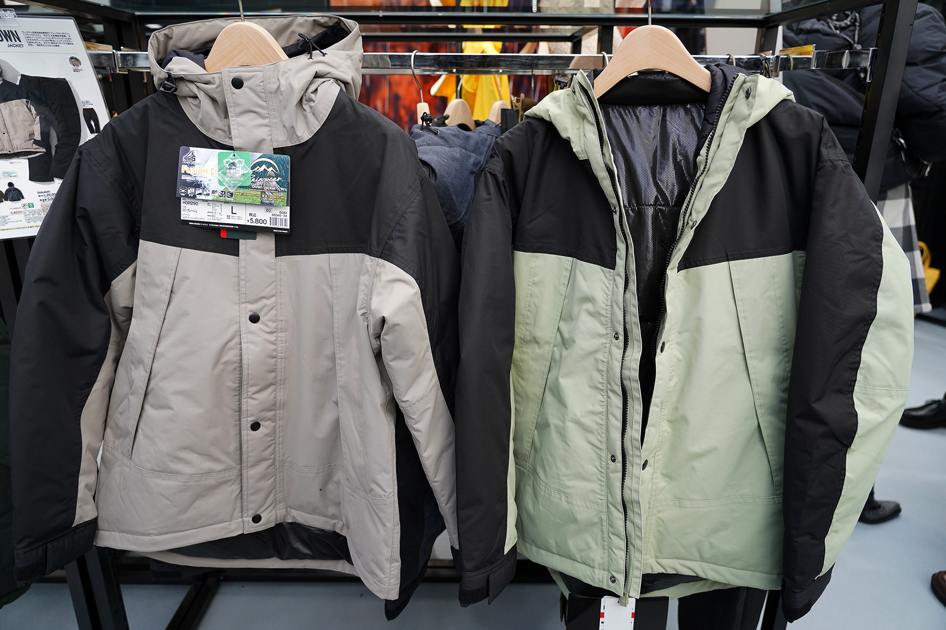 ワークマン独自開発のフュージョンダウンジャケット（5800円）。新商品にはピスタチオなやグレージュなどのニュアンスカラーが追加