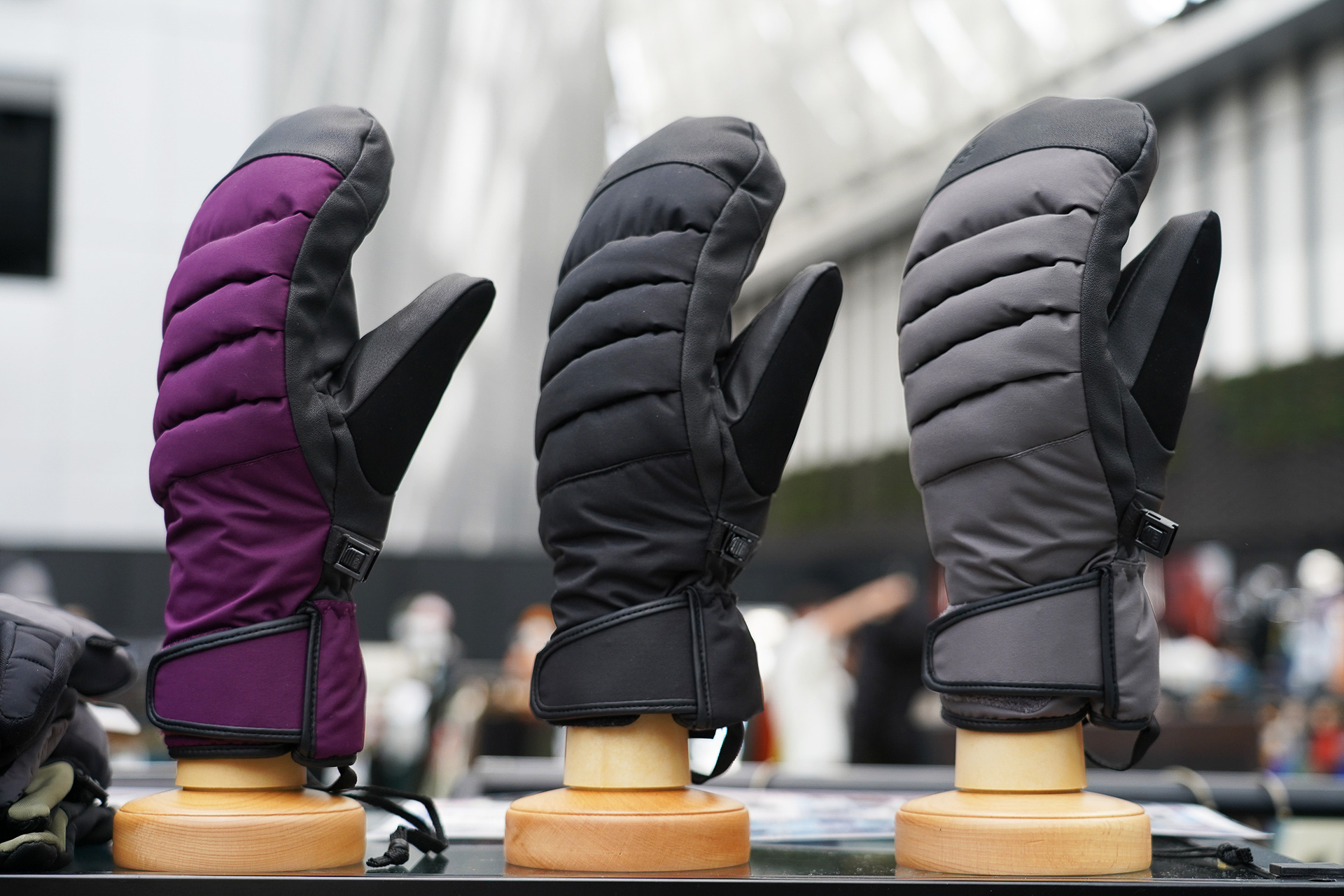 スキーやスノボで使える「防水防寒ディアファイバーボールミトングローブ（2900円）」はグローブ内が5本指に分かれている操作性のいいミトングローブ