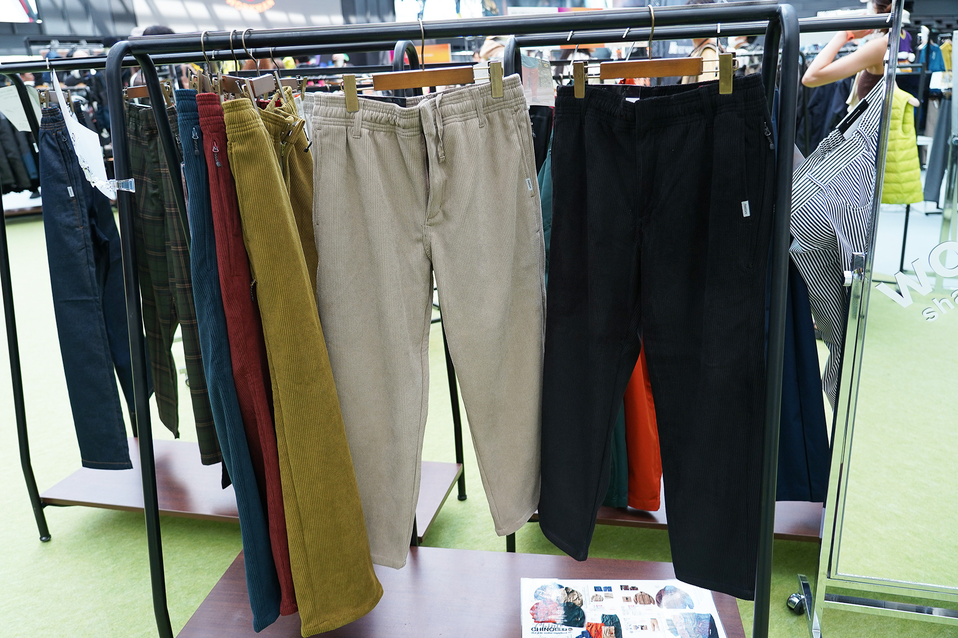 超撥水ウォームシェフパンツ（1900円）は水と寒さに強くてゆったりラクな着心地