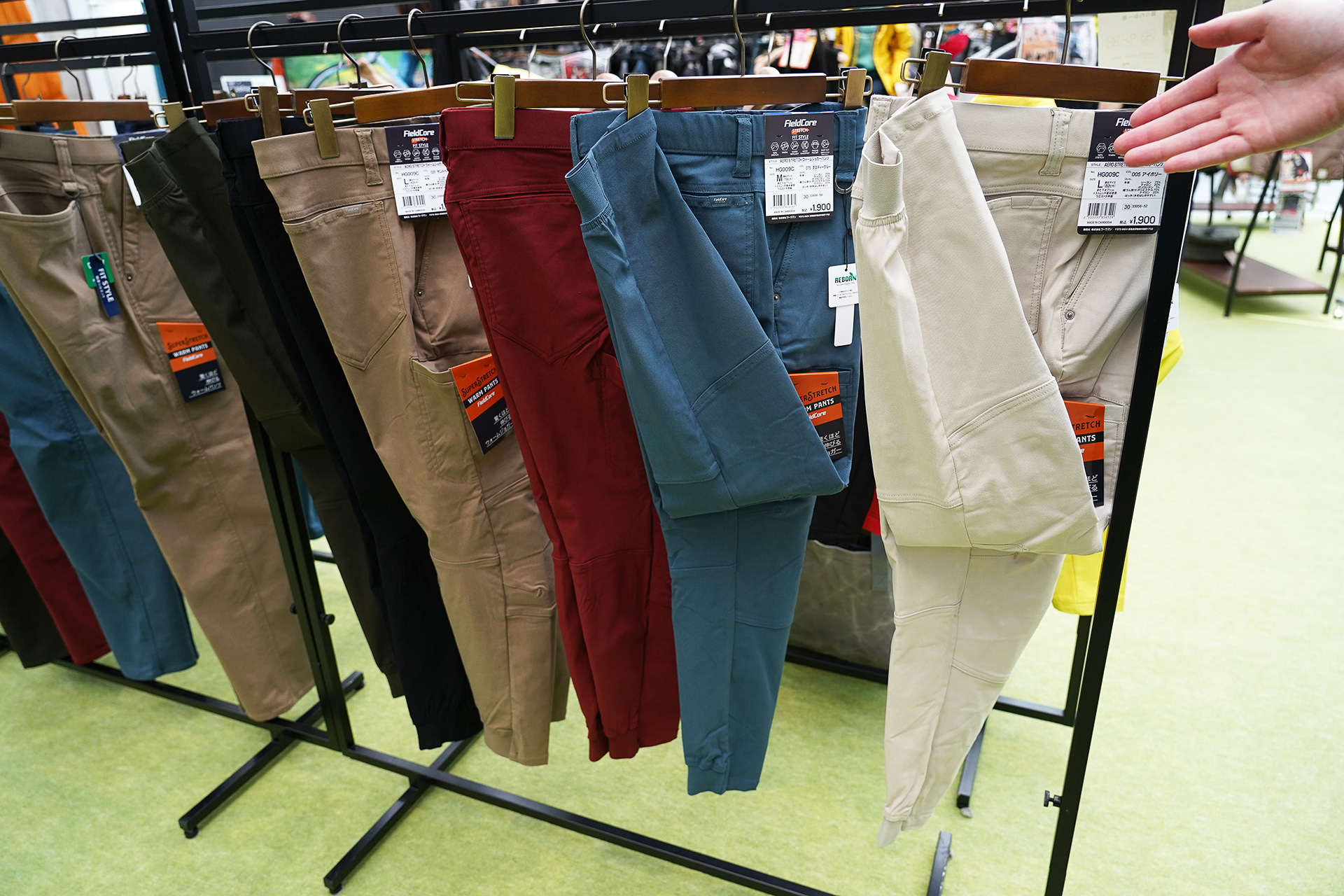 AERO STRETCHウォームジョガーパンツ（1900円）