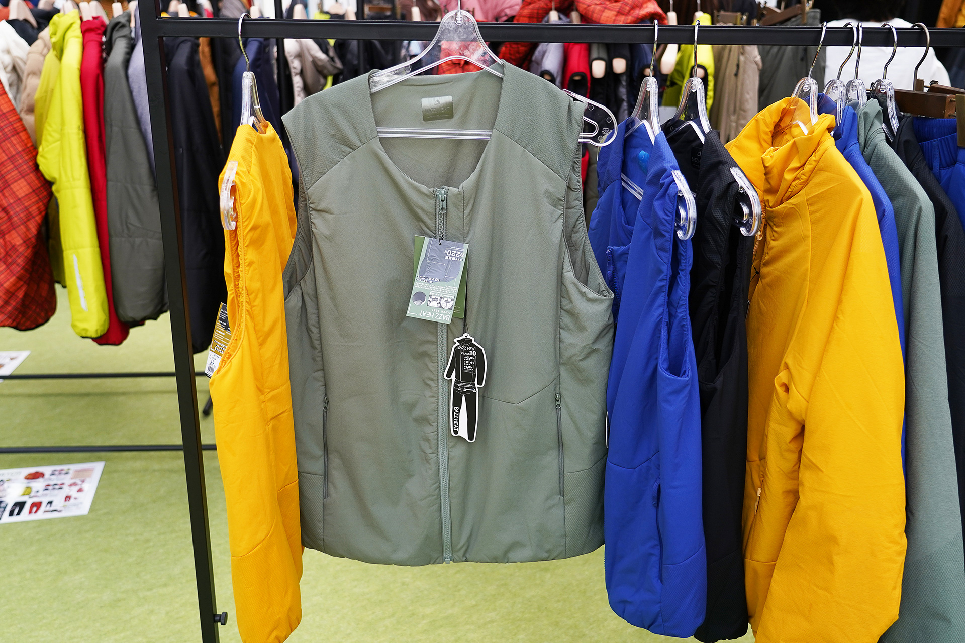 BAZZ HEATフライヤーベスト（2500円）