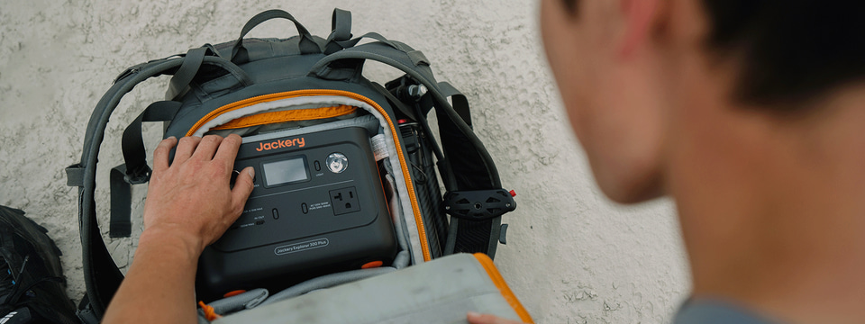 Jackery、10年以上使える電池を搭載したリュックに入る小型モデル