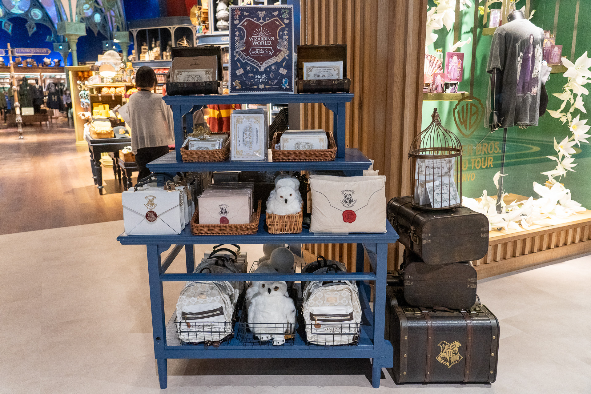 メインショップ店頭では、「レイルウェイショップ」でしか販売していない限定アイテムが2週間だけ並んでいる