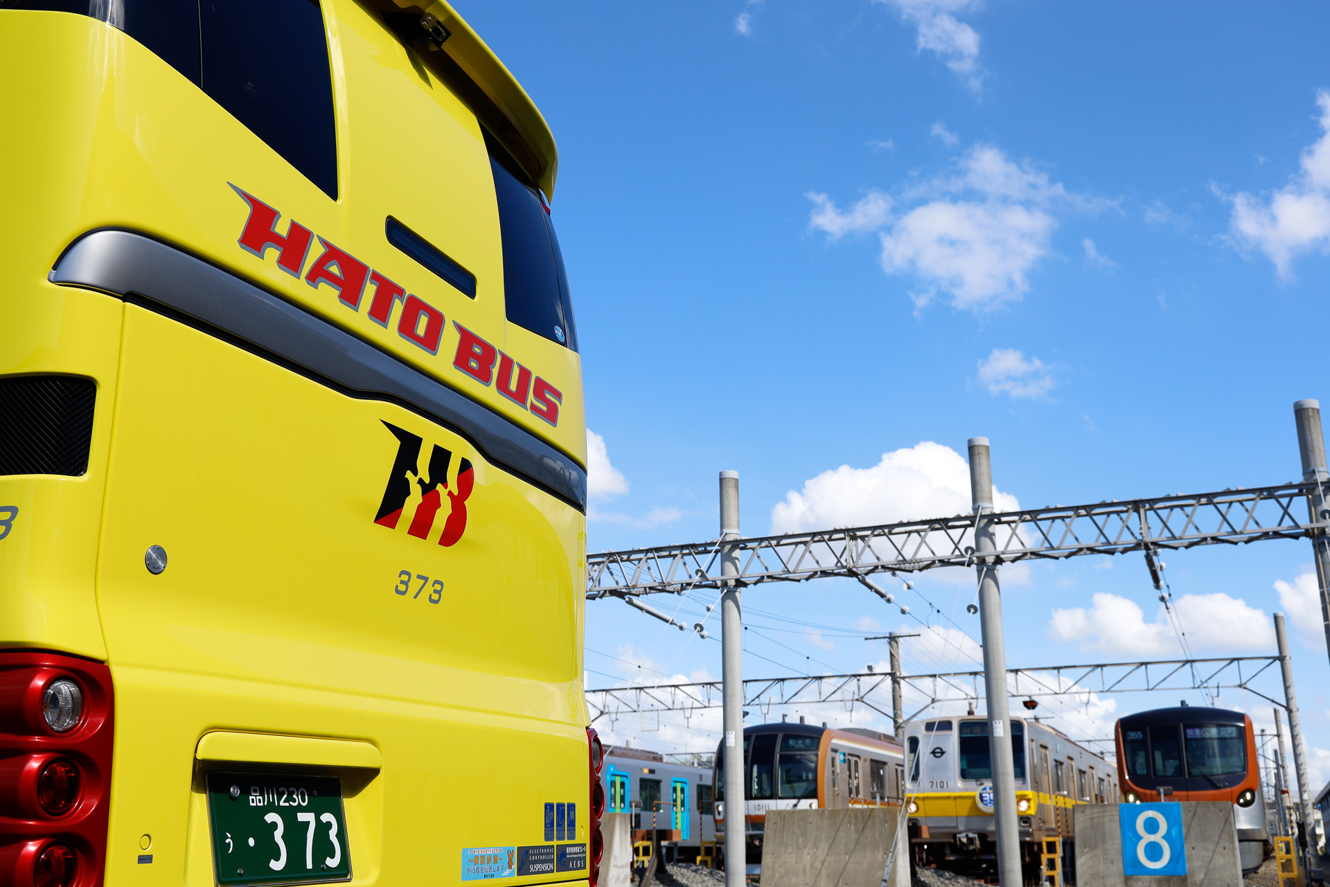 今回の撮影会は「はとバス」との共同企画として実施しており、8月に納車されたばかりの新しいハイデッカー車で新木場駅との間の送迎が行なった