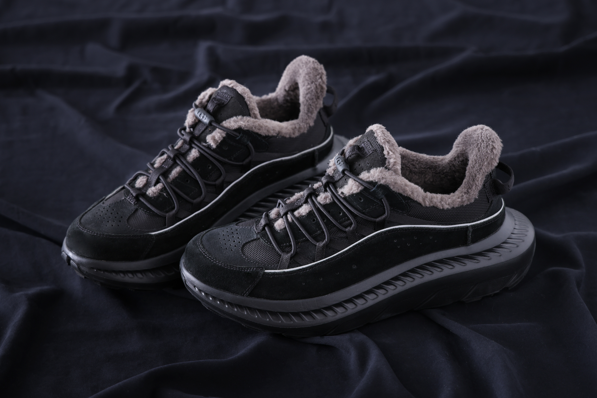 「CA805 V2 Remix Heritage（CA805 V2 リミックス ヘリテージ）」はクッション性に優れた高機能スニーカー。軽量で後ろにせり出したアウトソールや足元を暖かくする素材が特長