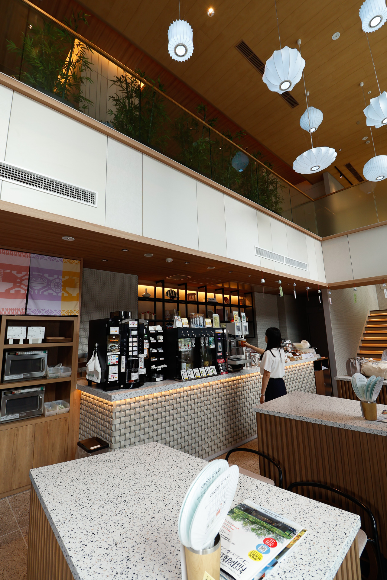 1階には、宿泊客以外でも利用できる「CROOM STAND」というカフェスペースがある