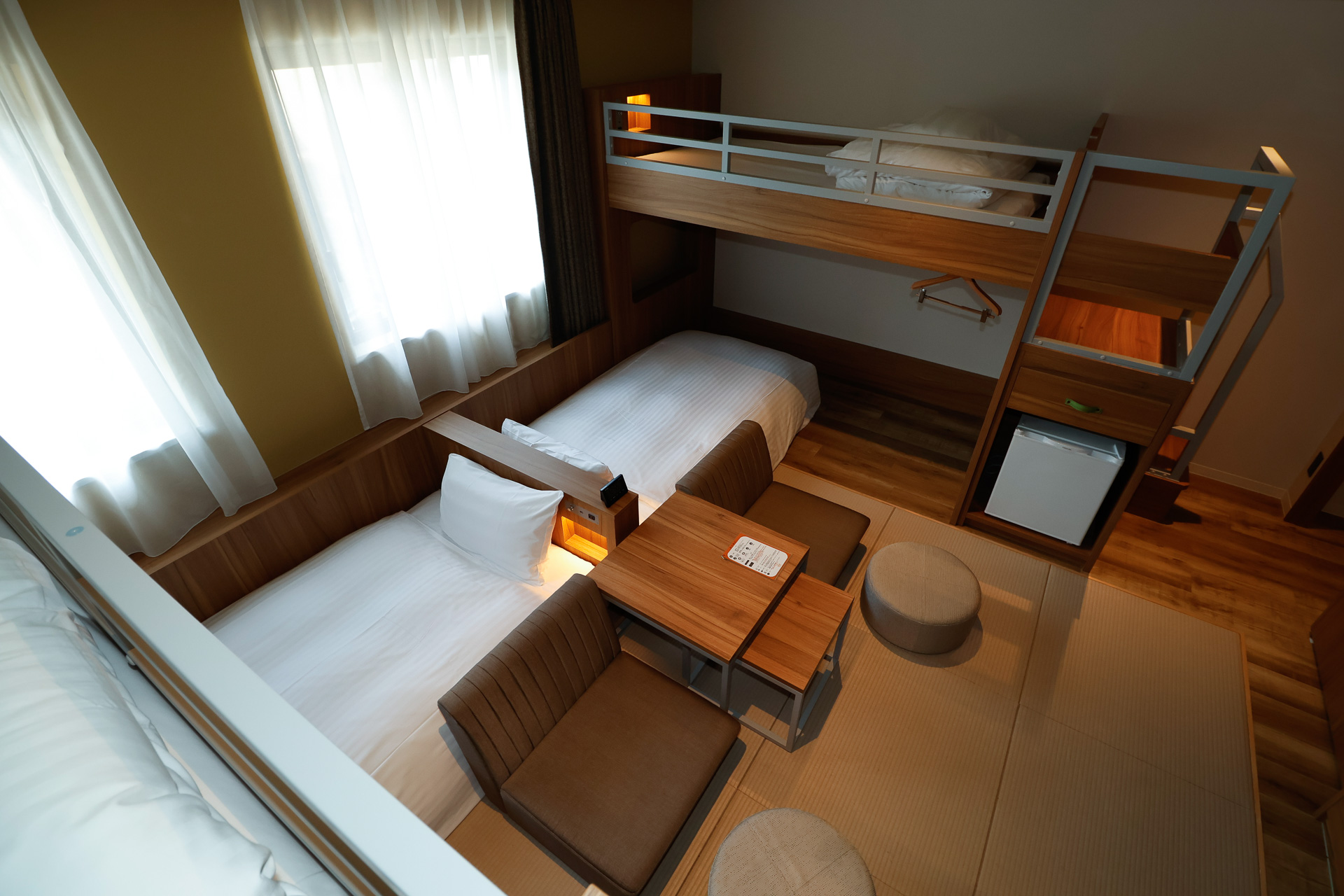 TsugiTsugiでも、追加料金を支払うと利用できるフォース。上下のベッドを足元で交差させているので、頭上の圧迫感が少ない