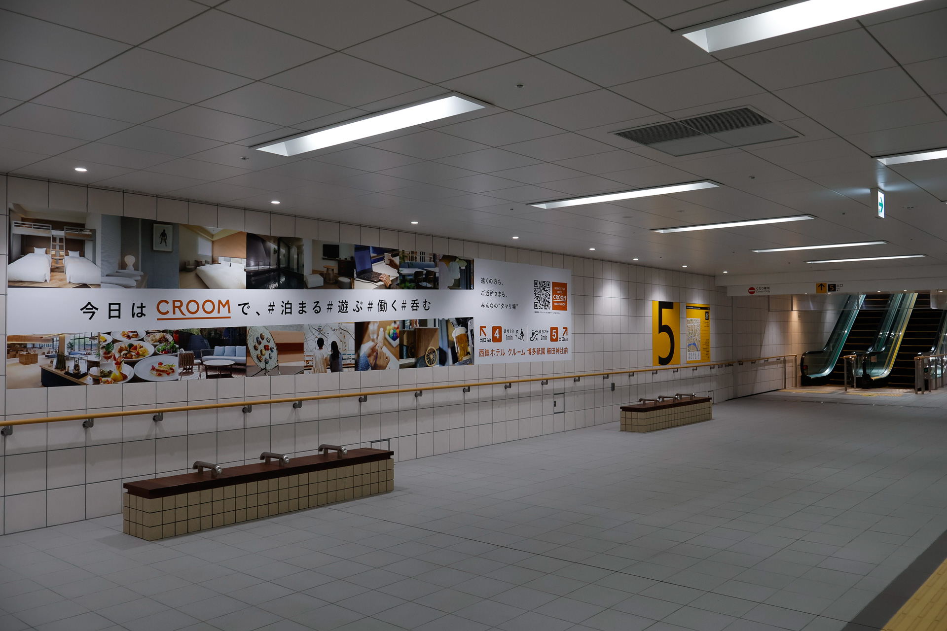 最寄りの櫛田神社前駅に広告が出ていた