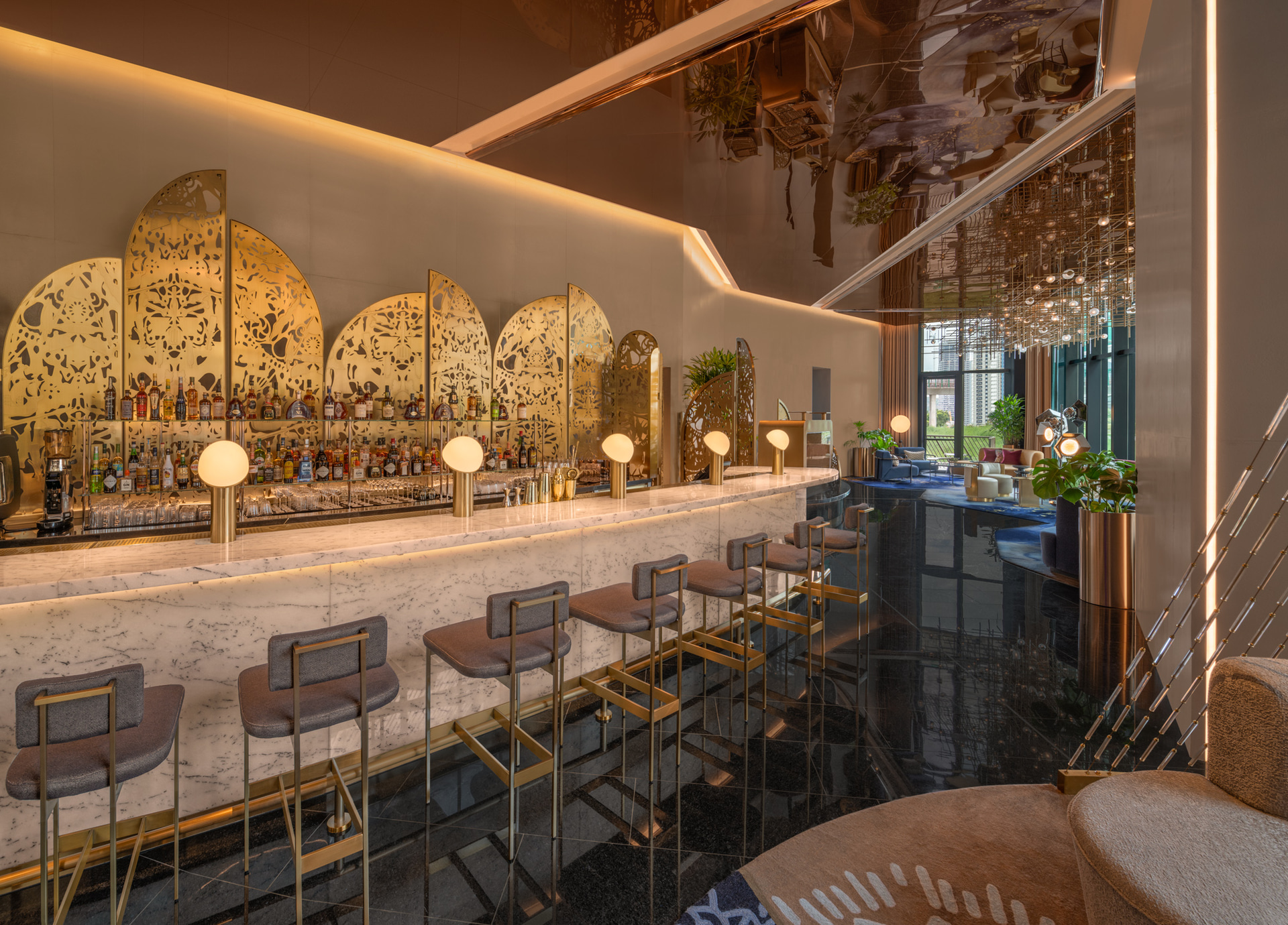 コーヒー＆カクテルバー「LIVING ROOM」